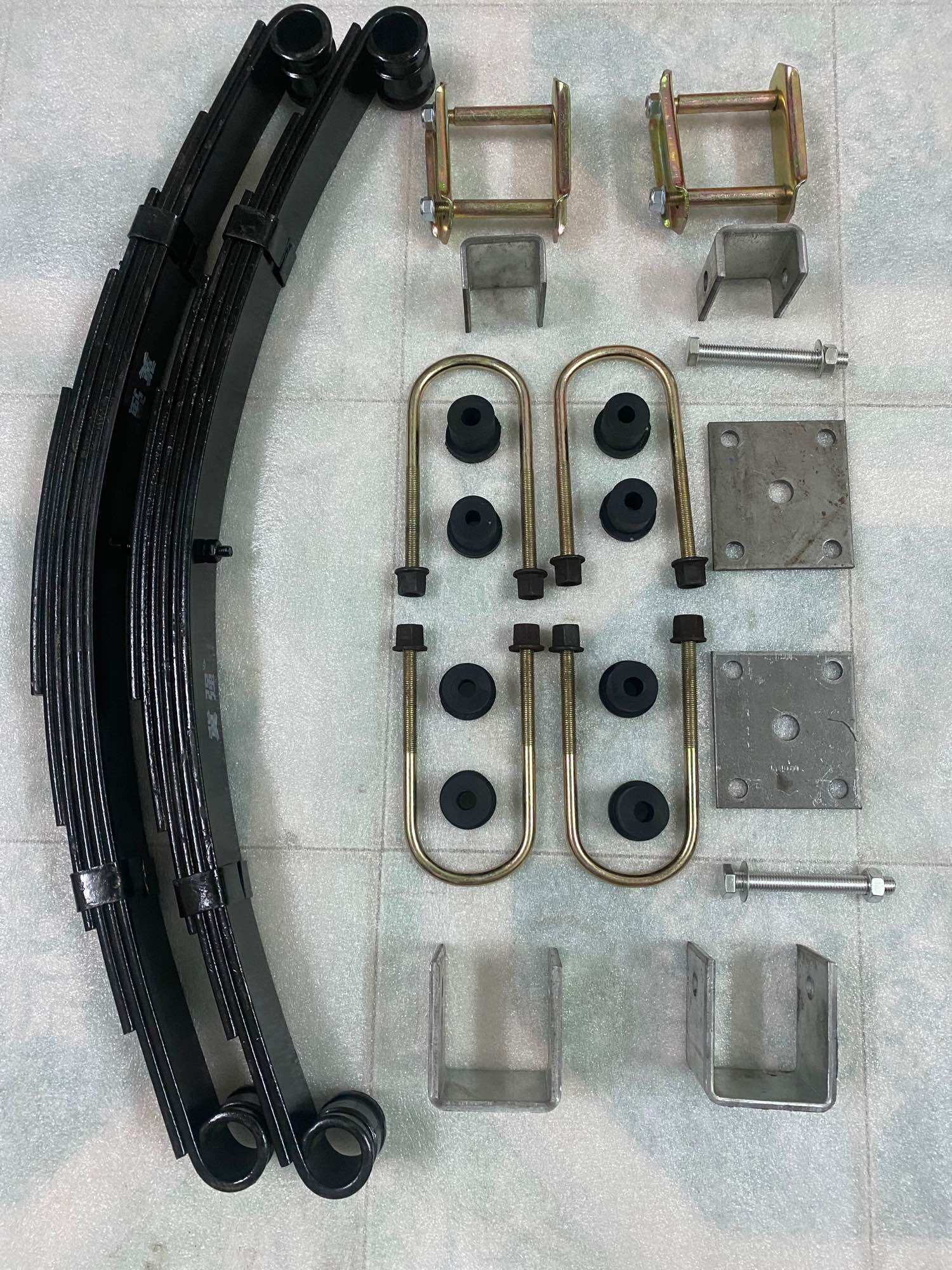 Bộ Nhíp xe hàng tàu 6 lá dài 74cm và bộ phụ kiện lắp nhíp đầy đủ,nhíp dài 74cm,rộng 5cm,6 lá,tải trọng 1000kg