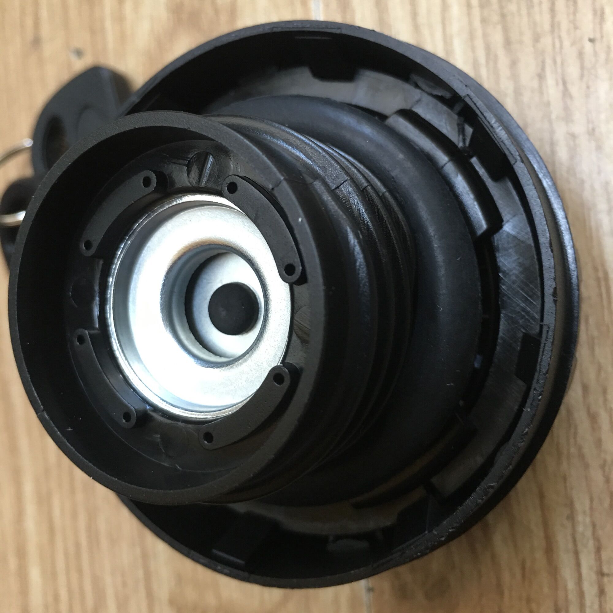 Nắp bình xăng dongben870, SYM T880