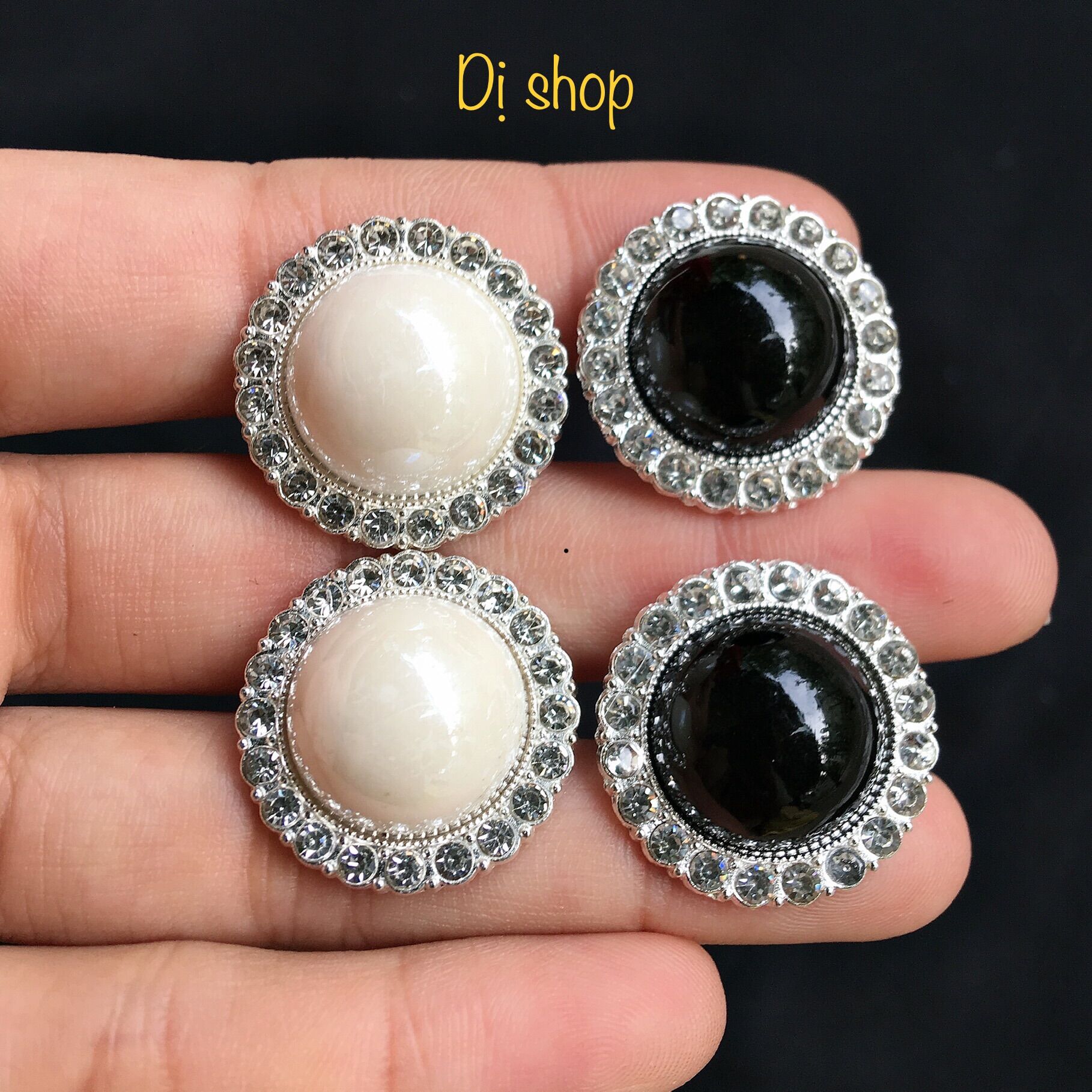 1 nút cườm trơn bóng láng size 2.3cm