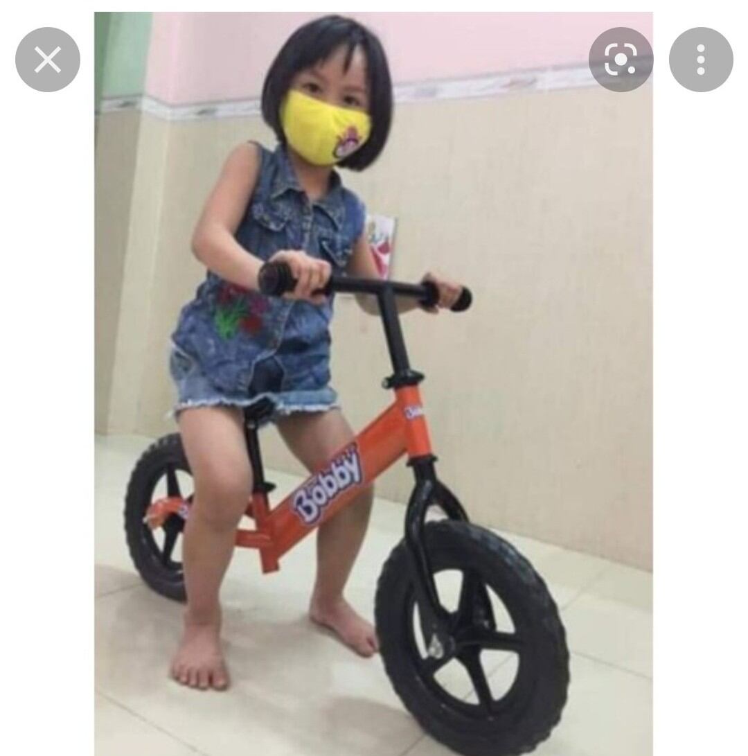 Xe chòi chân Bobby cho bé.