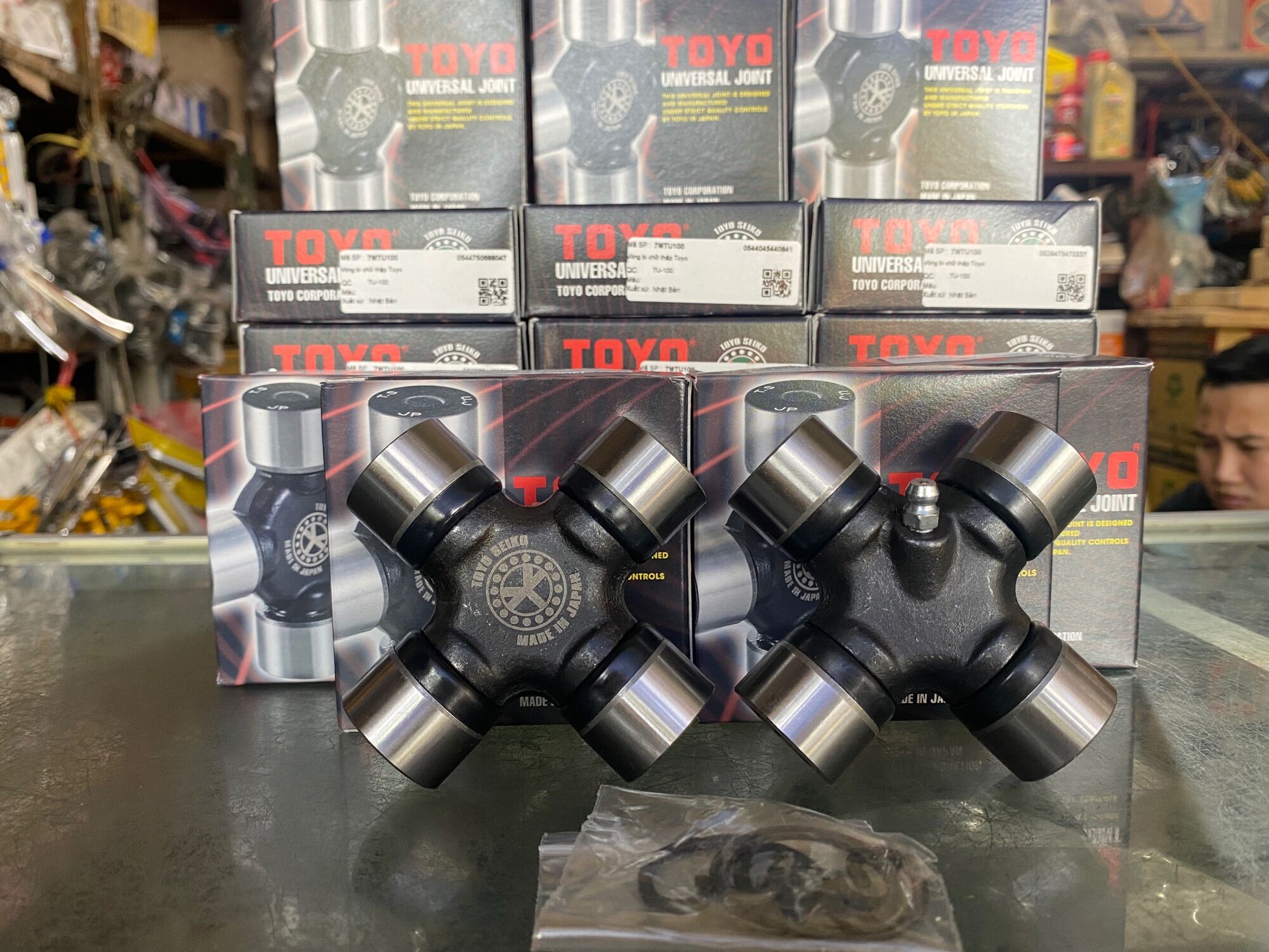 Bạc đạn chữ thập láp ford ranger / everest toyo made in japan