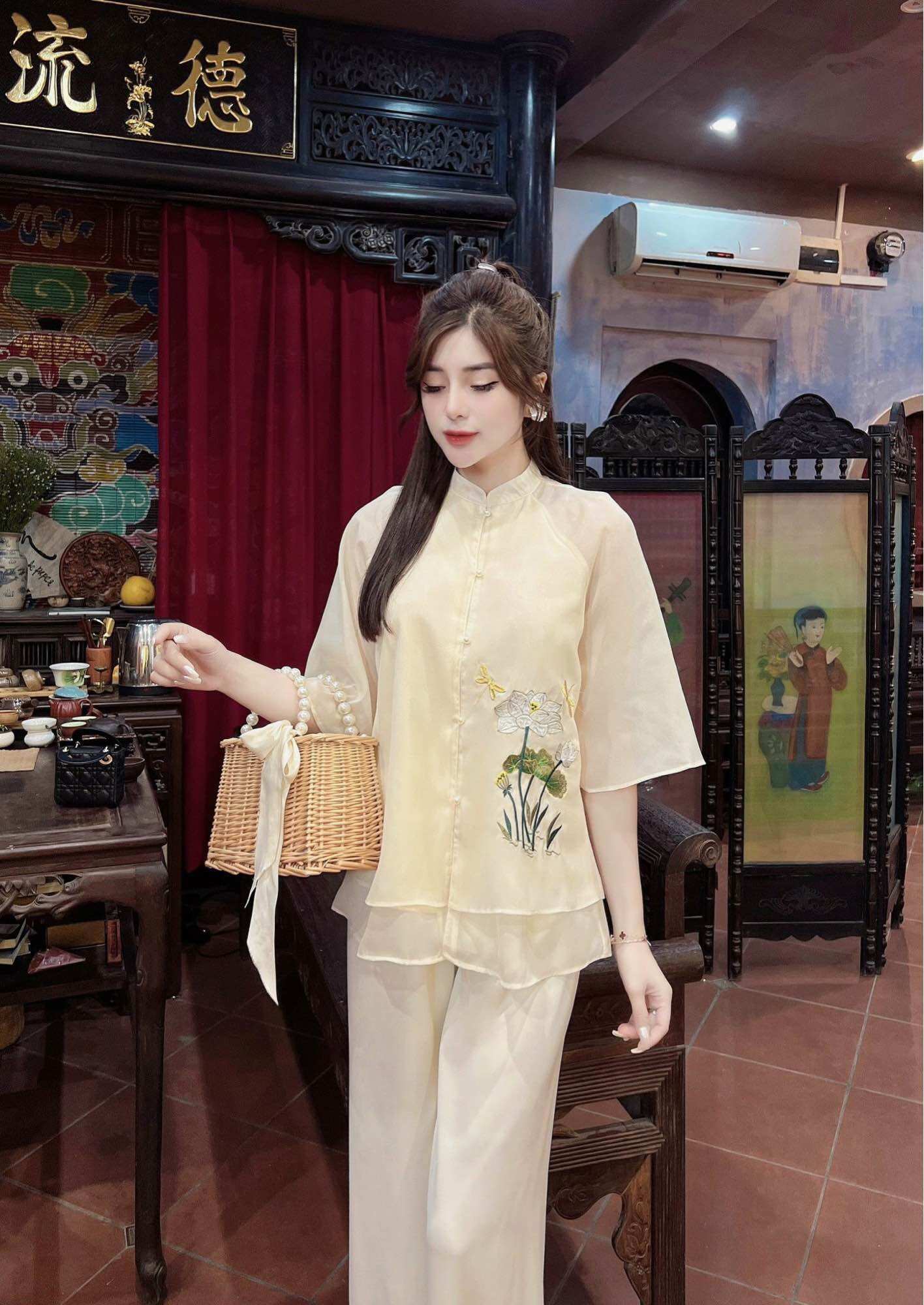 Bộ lụa voan tơ cao cấp thanh liễu thêu nổi