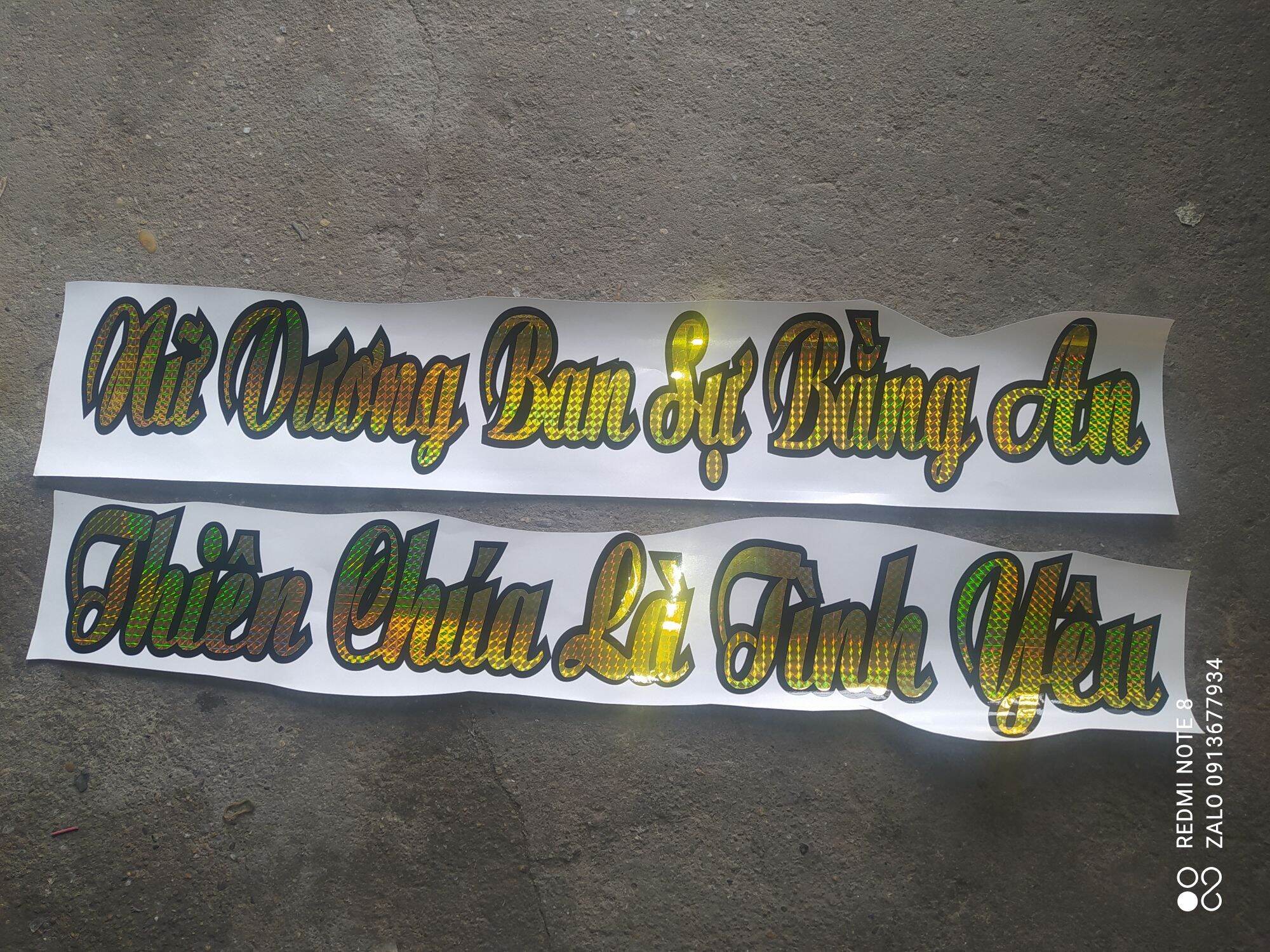 (Sale sốc) Tem decal chữ Nữ Vương ban sự bằng yên, Thiên Chúa là Tình yêu dán trang trí xe ô tô sl 1 tem