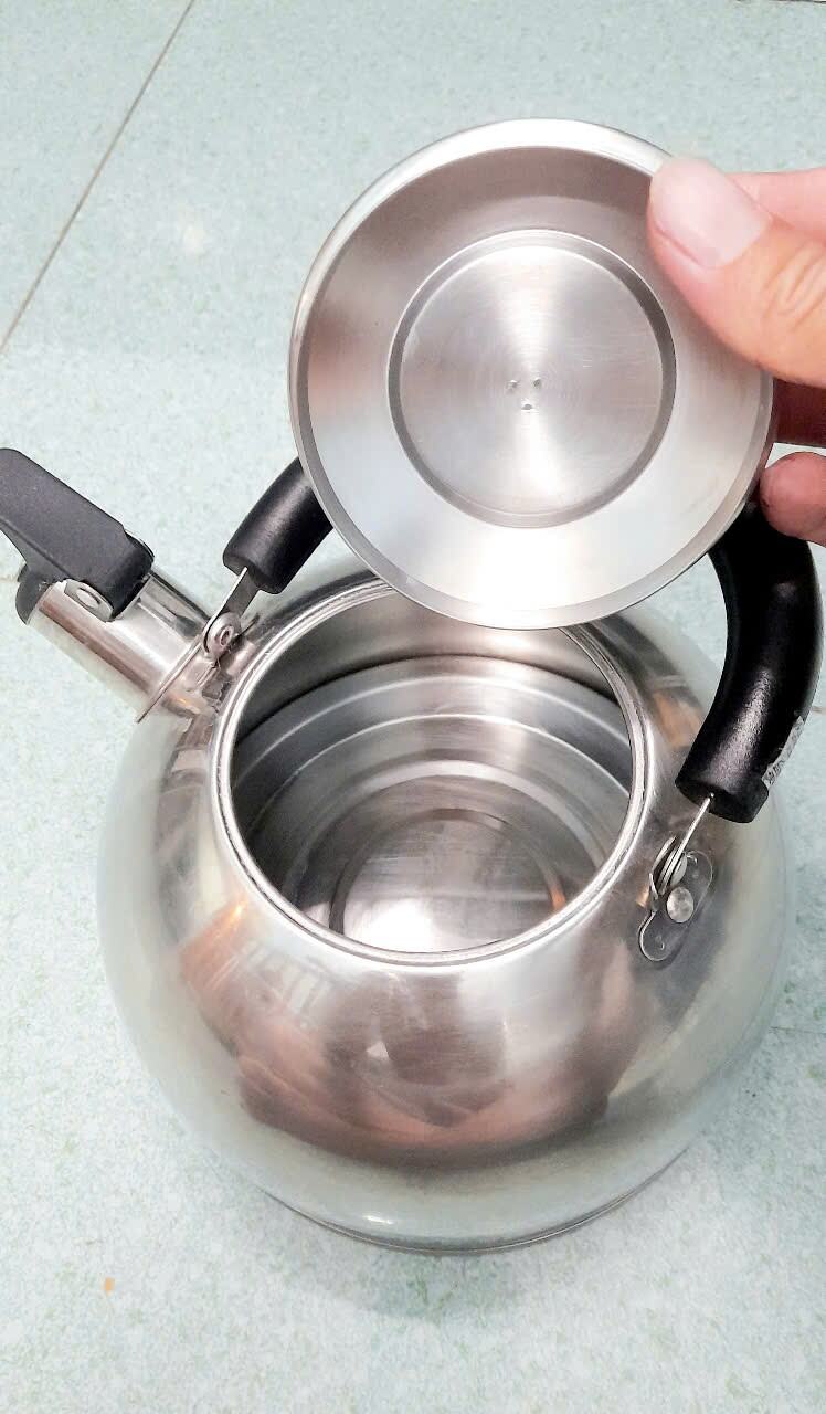 Ấm inox nội địa Nhật có còi hú nước sôi 2.5l, đun dc bếp từ. 