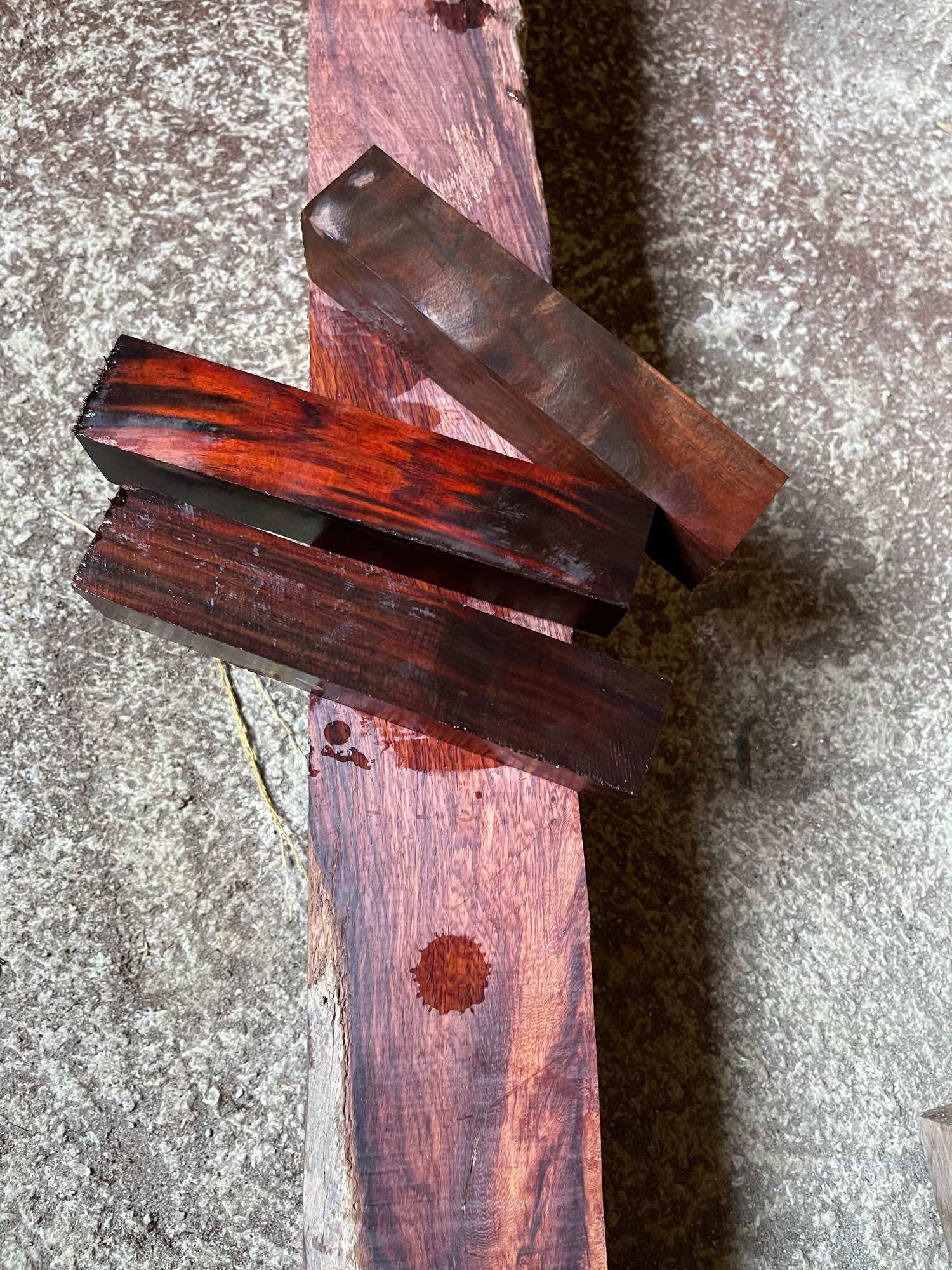 Phôi trắc đỏ đen vuông 3 14x3x3cm