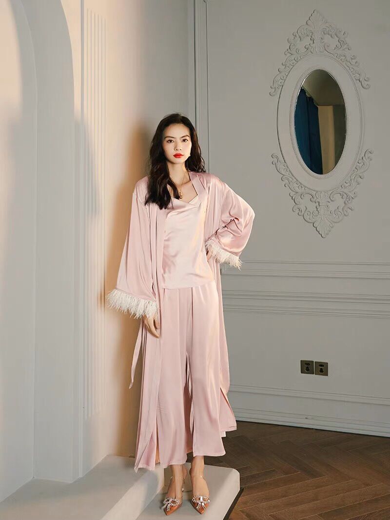 Set ngủ lụa 3 món cổ tay phối lông vũ