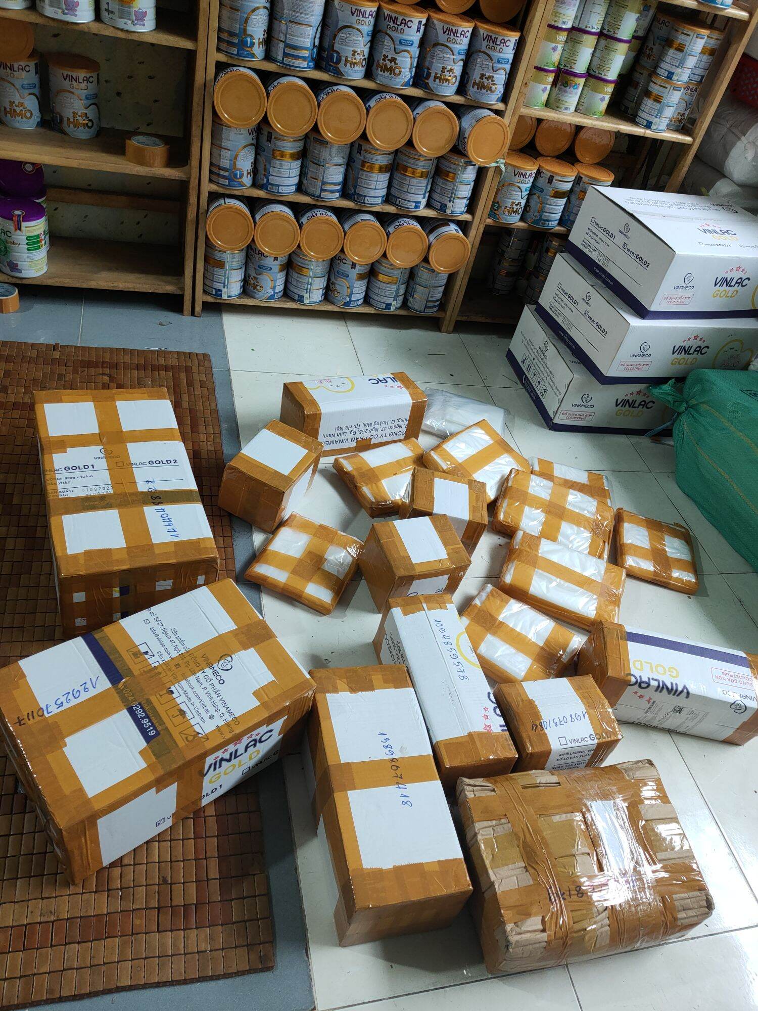 (2 lon freeship tặng 1 khăn mặt ) sữa vinlac gold 1 800g date 2026