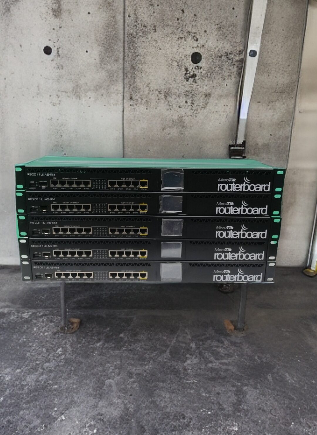 Router mikrotik rb2011uias-rm | thiết bị cân bằng tải, hỗ trợ 150 kết nối đồng thời