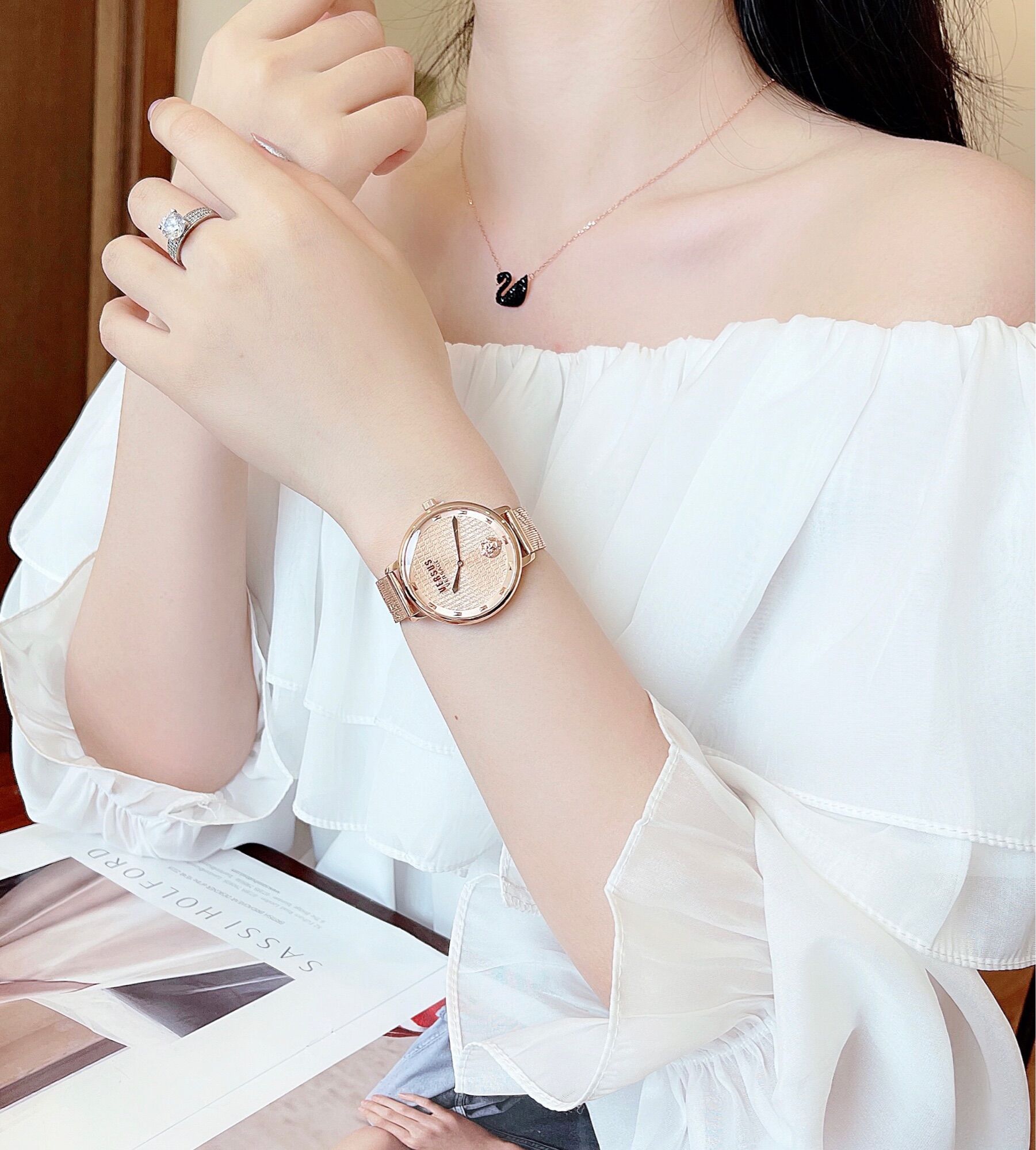Đồng Hồ Nữ Versus