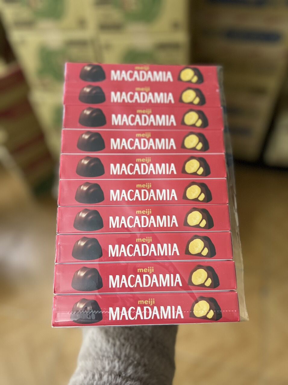 HỘP SOCOLA MEIJI Nhật Bản Macadamia 9 VIÊN.(HSD:6/23)