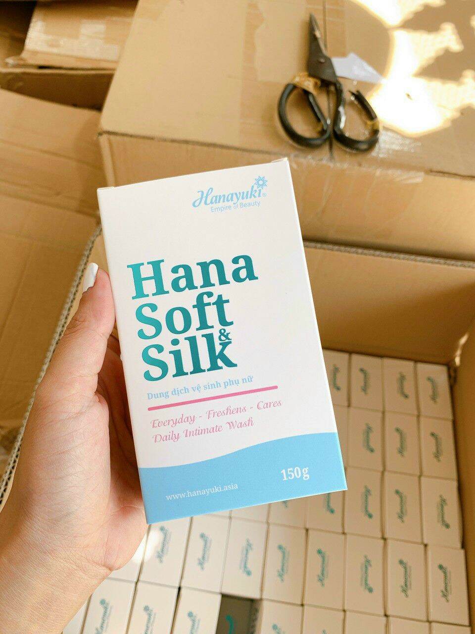 Dung dịch vệ sinh hana soft silk