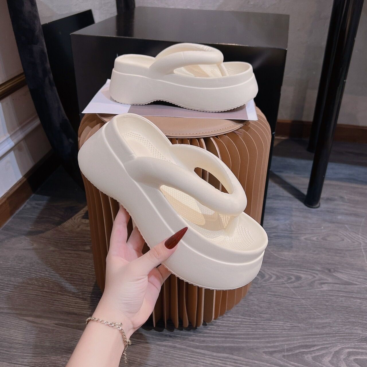 Dép bánh mỳ nữ quai sỏ mới