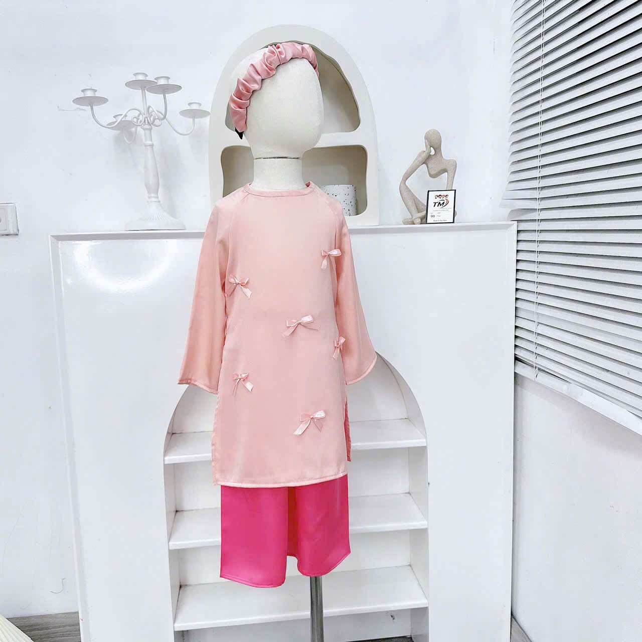 Áo Dài Hồng Kèm Quần Cài Xinh Cho Bé Diện Lễ Tết