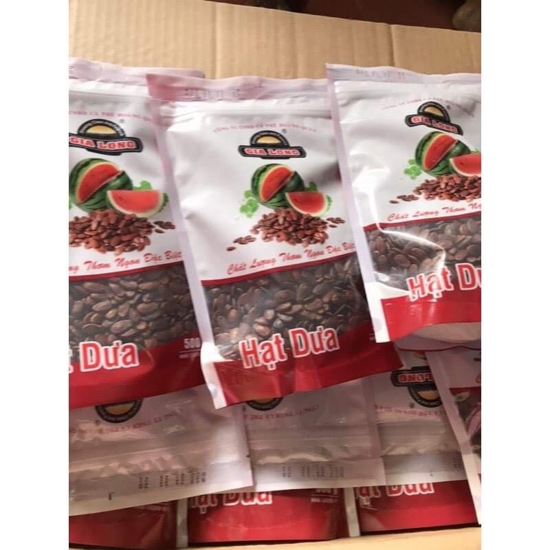 Hạt dưa gia long loại đặc biệt , thơm ngon , ăn k gắt cổ , 10hạt chắc cả 10 k vỡ , k hư móp méo , tròn hạt dễ cắn .
