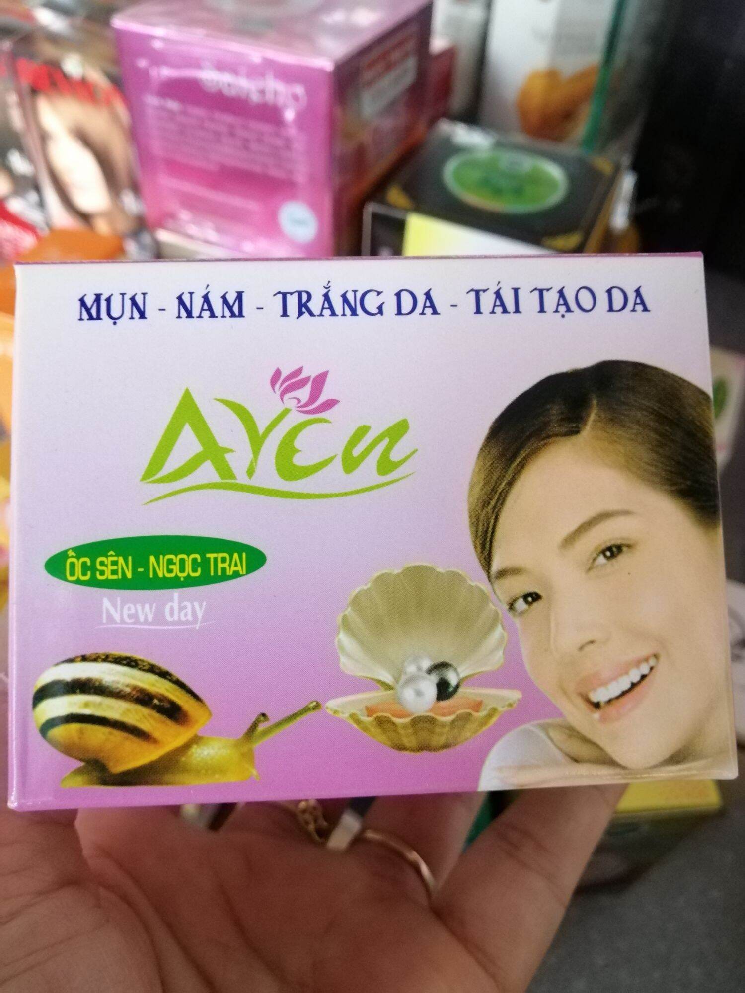 Kem Mụn nám trắng da tái tạo Aven 25g