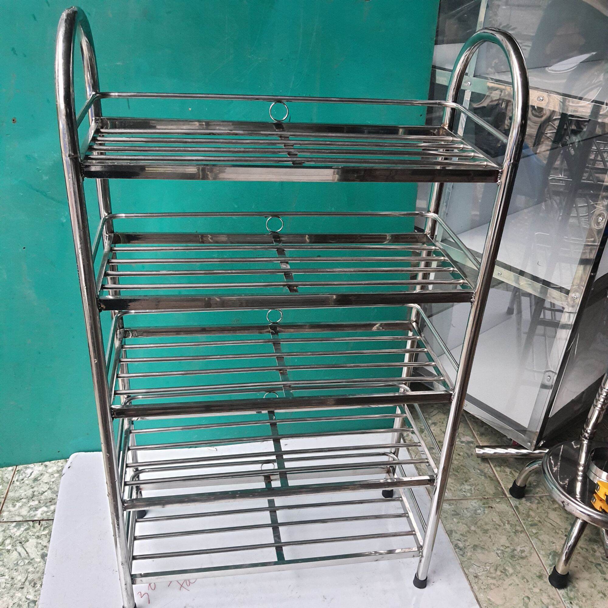 Kệ để giày dép inox kích thướt 25cm x 60cm gồm có 3 tầng , 4 tầng , 5 tầng loại dày chắc chắn.