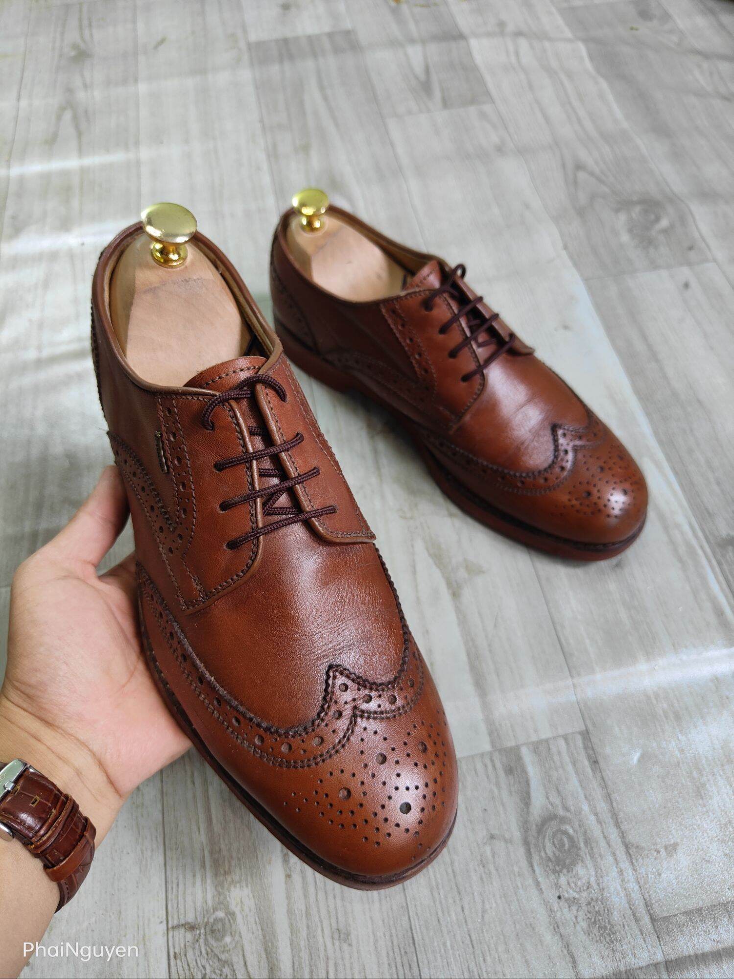 Derby brogues 
- hiệu regal 
- màu rất đẹp 
-đế xốp cực kì êm chân 
- size 41,5 - 42
#300k