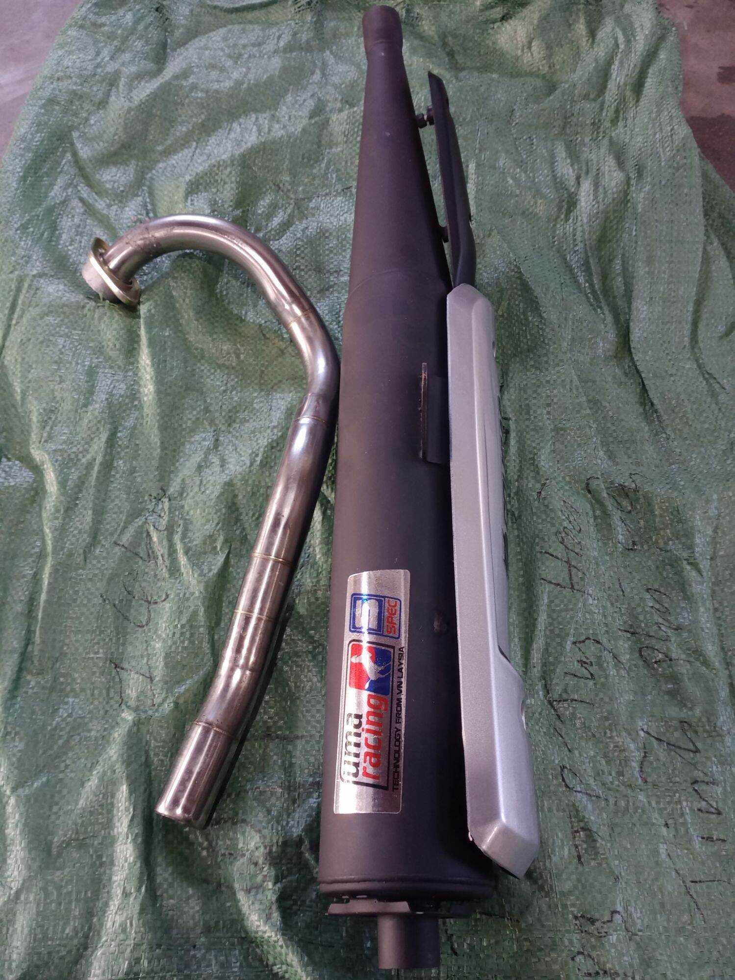 Uma full ốp , cổ gắn dòng xe Exciter 150