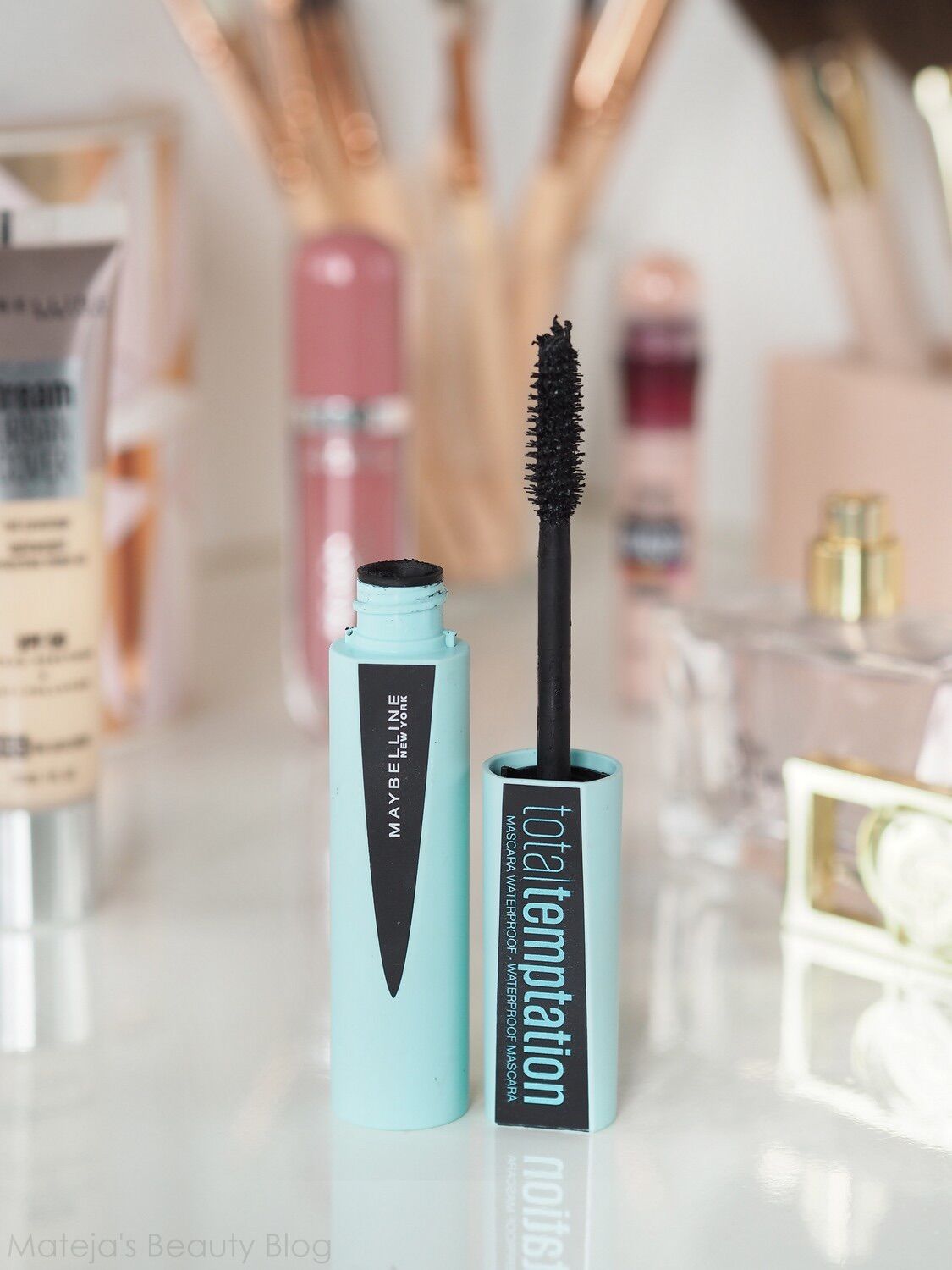 Mascara Maybelline Chống Lem Chiết Xuất Dầu Dừa
