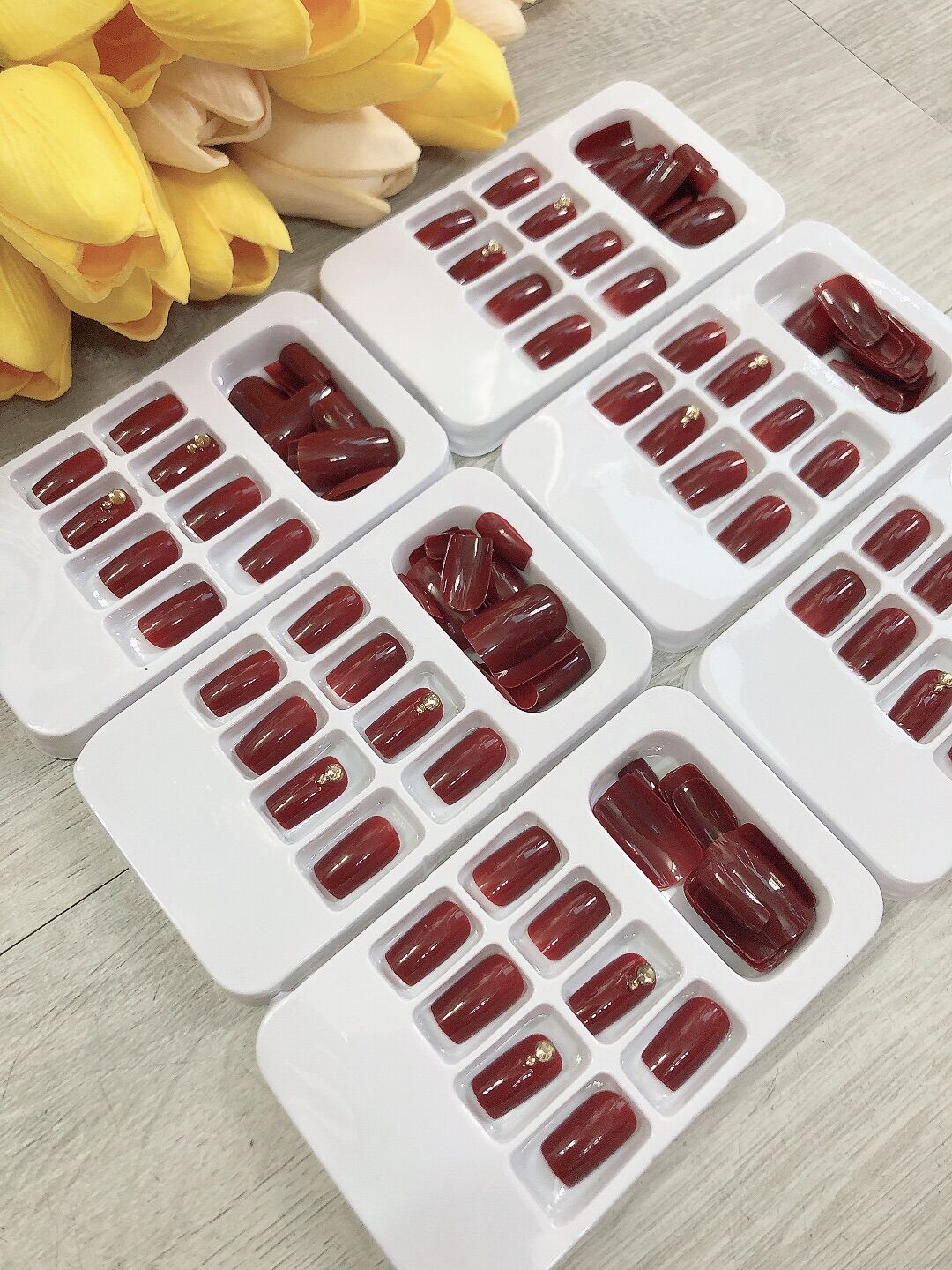 Bộ 24 Móng Tay Đỏ Đô/Đậm DDo Kèm Keo Dán