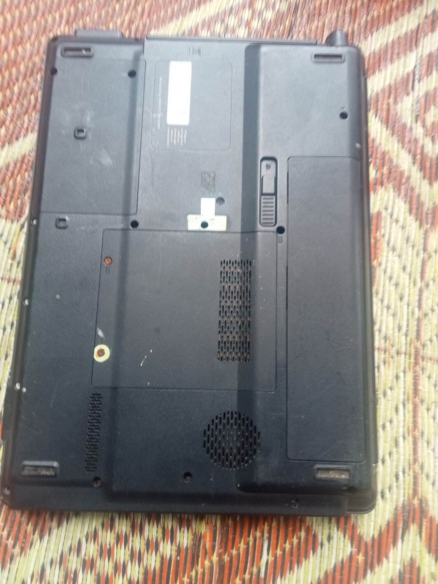 Laptop giá rẻ. Laptop HP Compaq c700