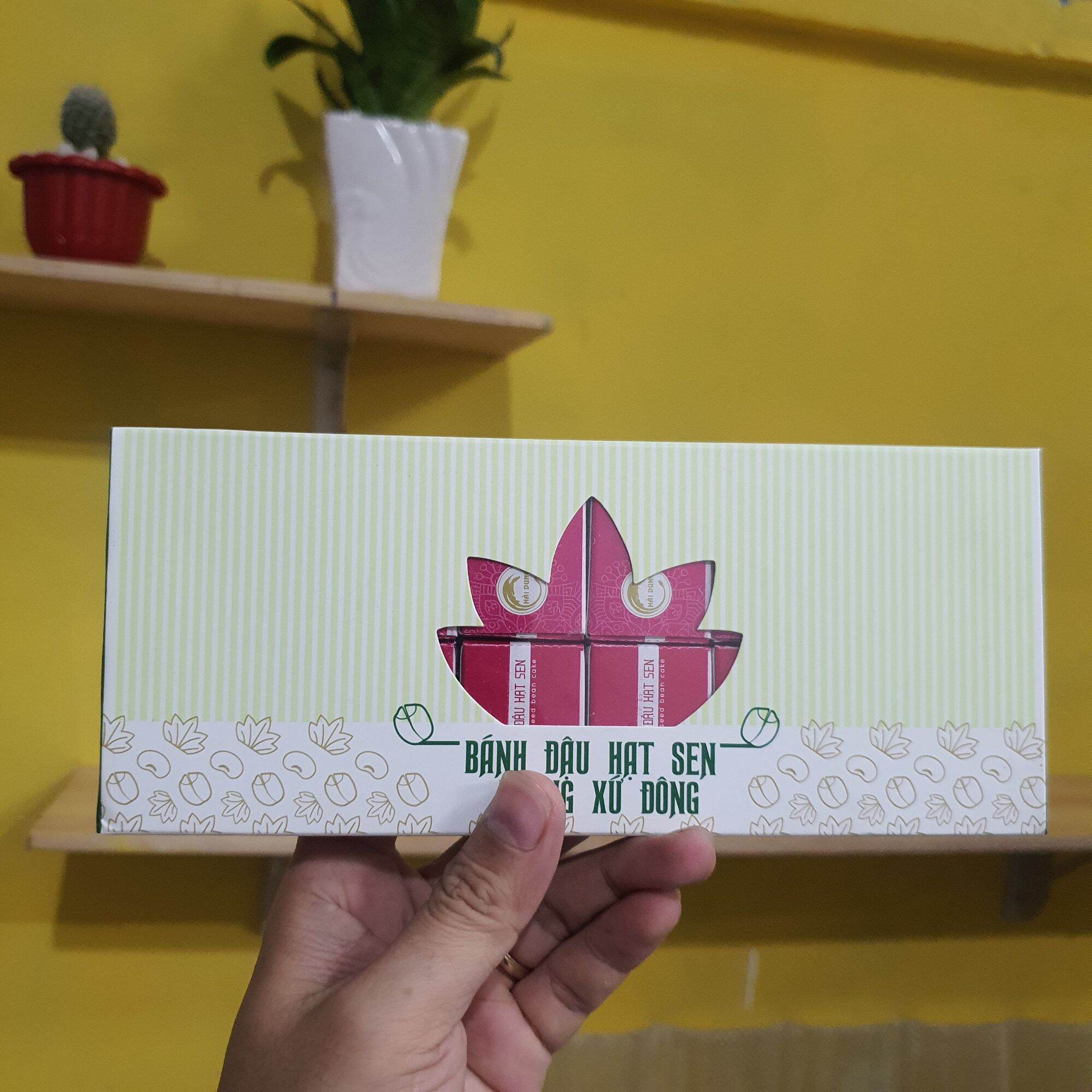 Bánh đậu xanh hạt sen cao cấp