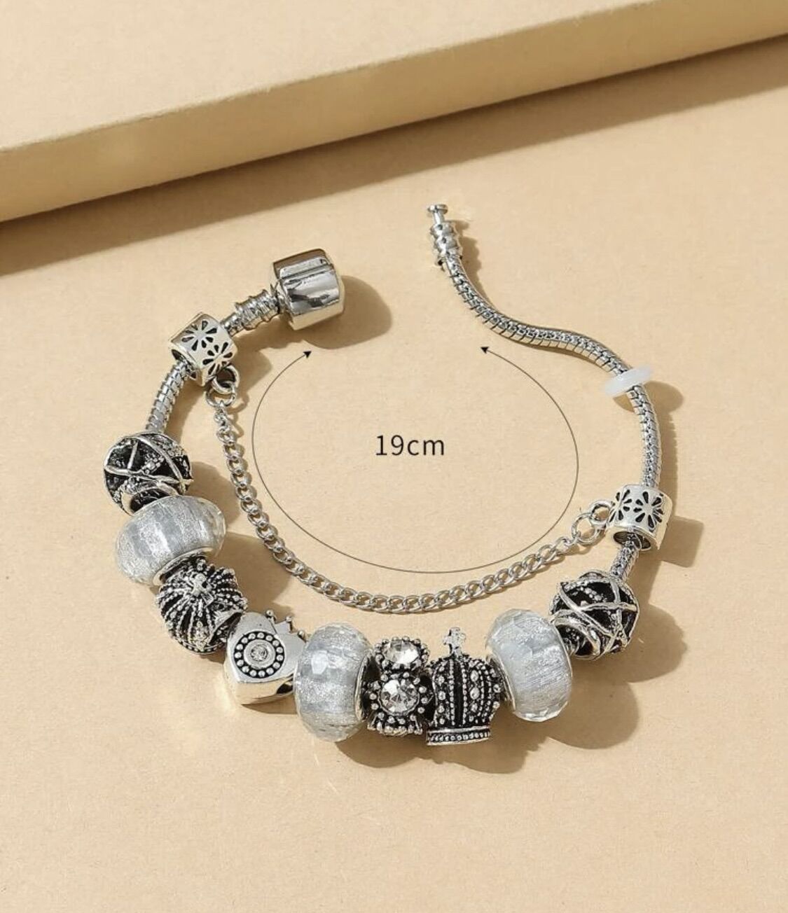 Vòng charm vương miện