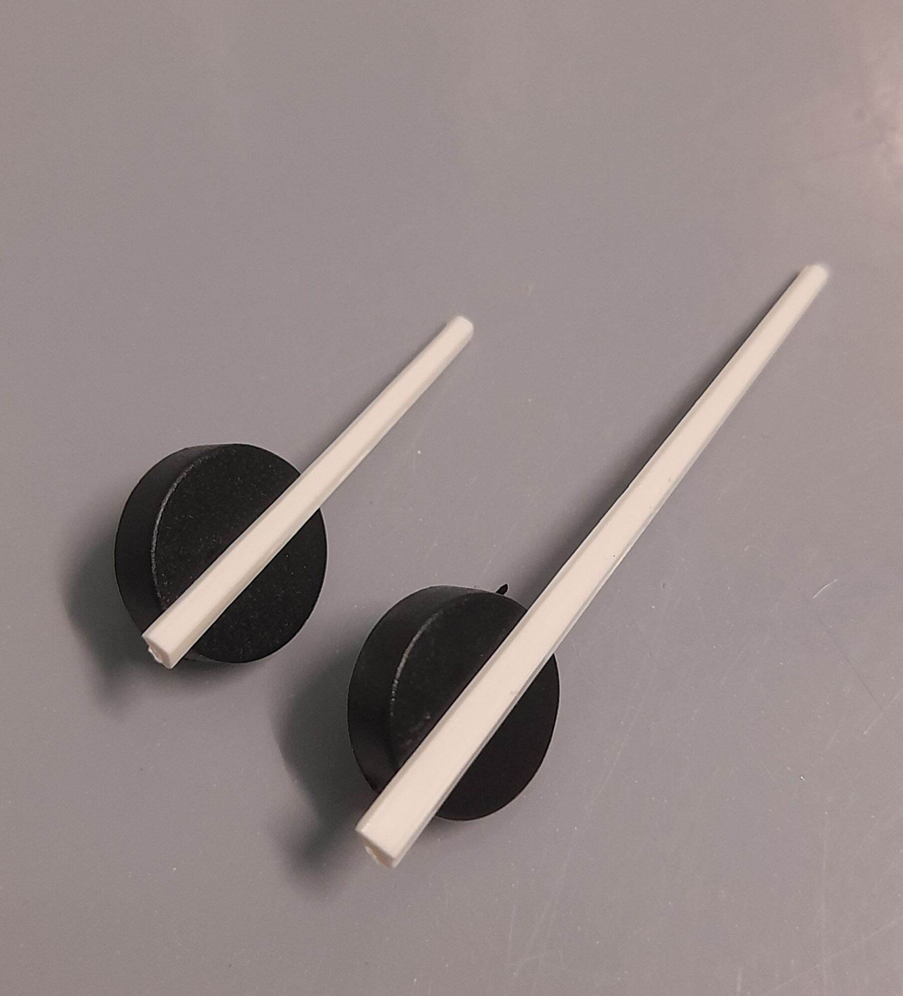 Kim đồng hồ và kim xăng xe Sirius.