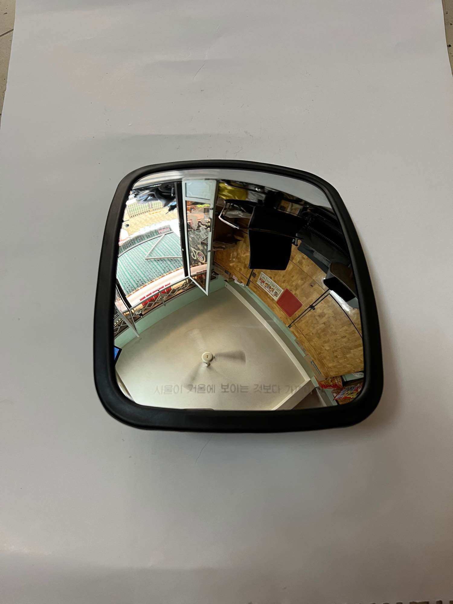 Gương xe lòi gắn trên mui xe ba gác