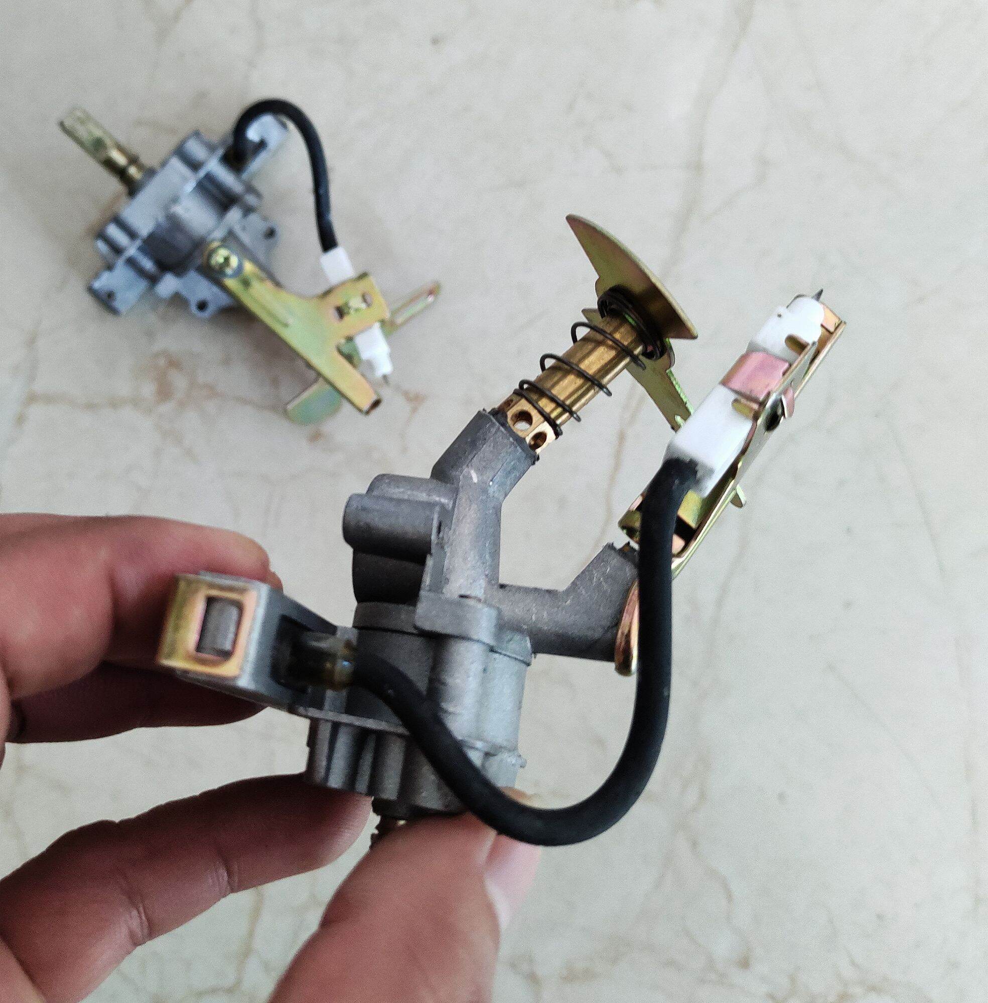 hai cụm đánh lửa bếp GAS đôi loại phổ thông