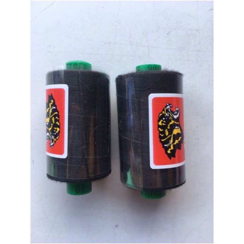 Set 2 cuộn chỉ tiger 900m màu đen và trắng có phân loại dễ lựa chọn