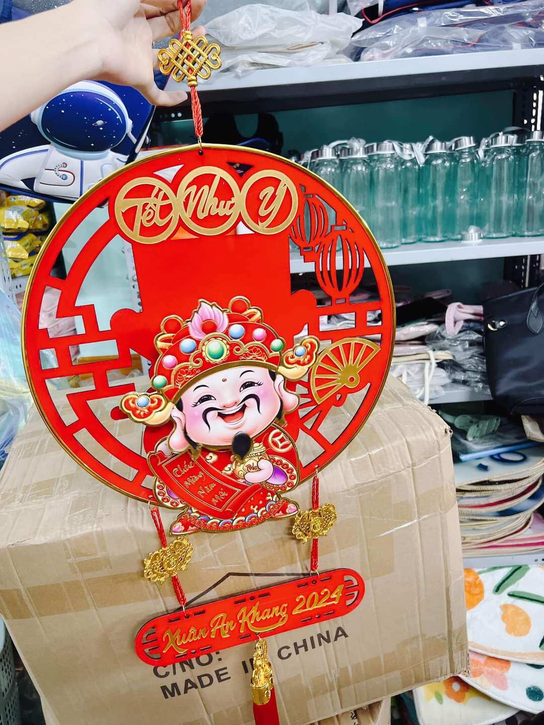 Thần tài lắc lư đầu gọi thần tài may mắn