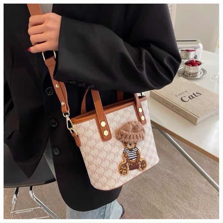 Túi xách công sở gấu mới size 25