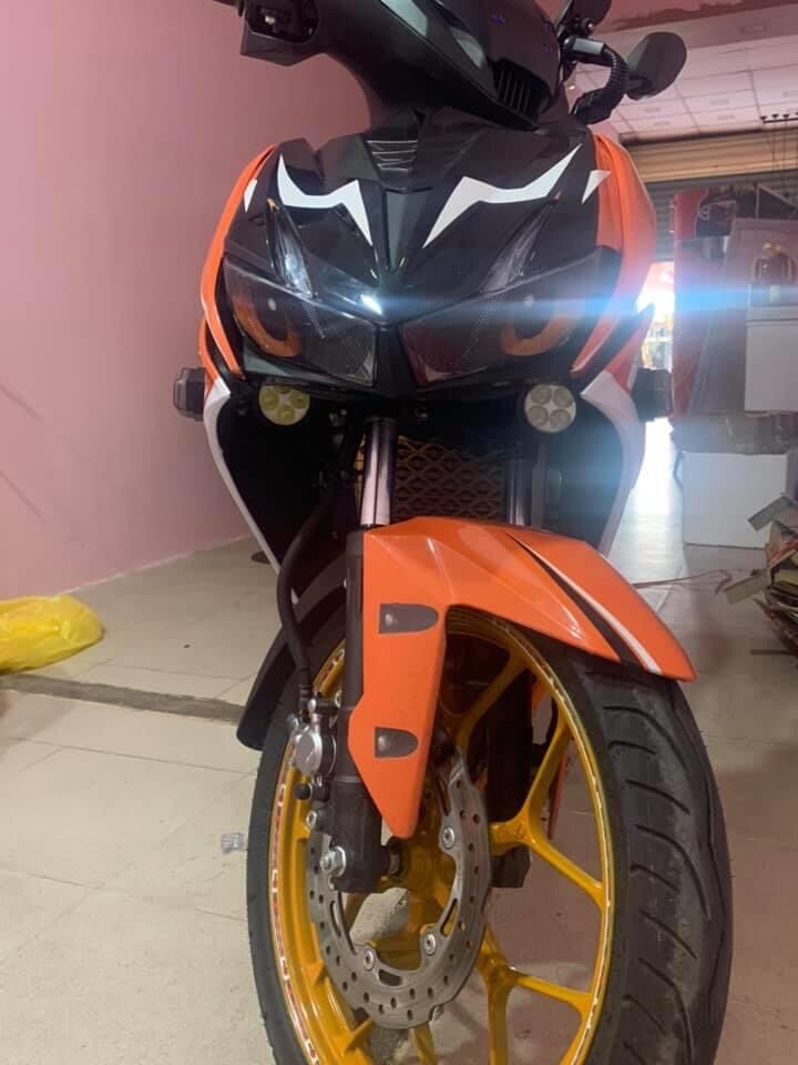 Miếng dán choá đèn xe winner X