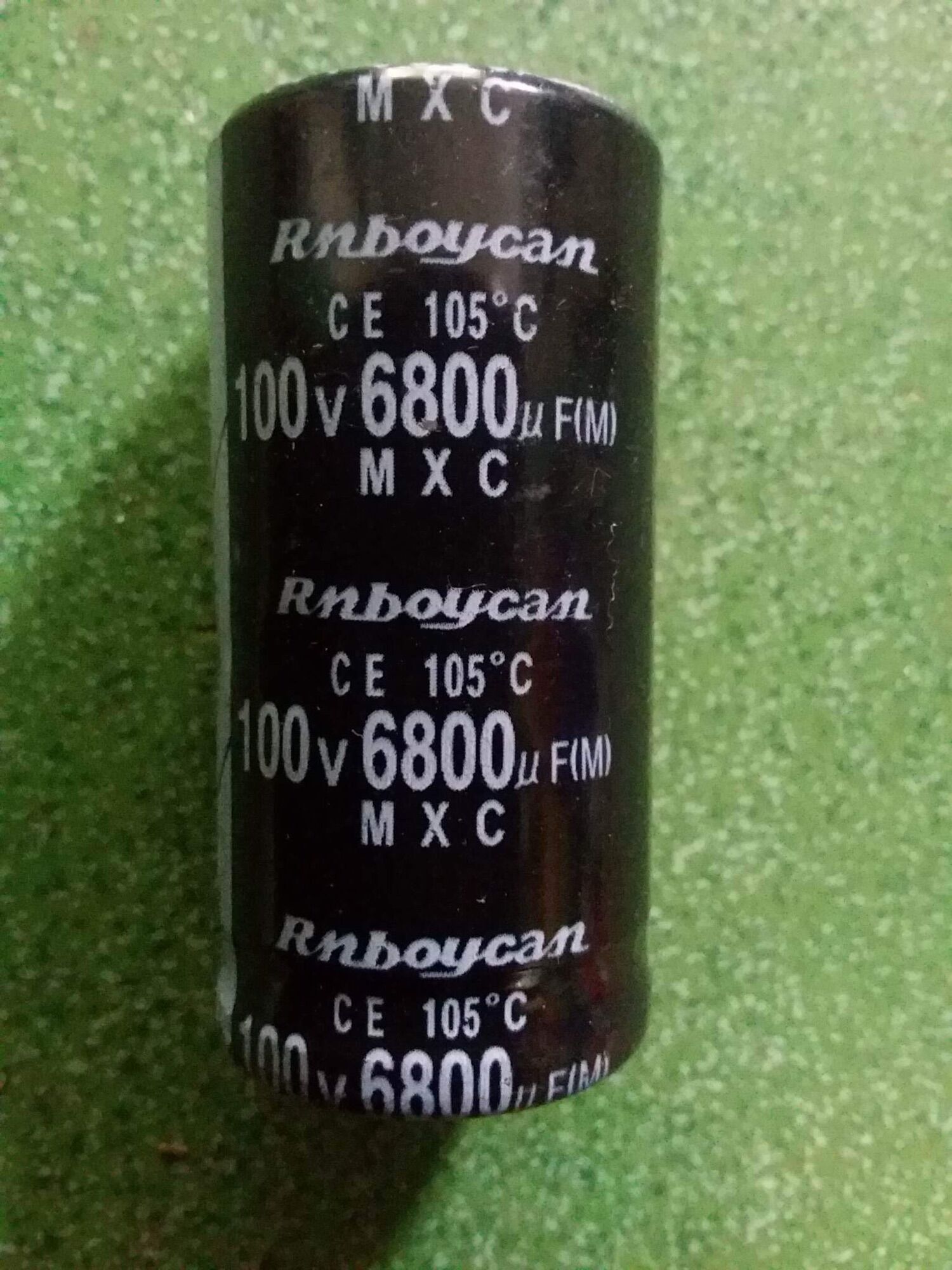 1 chiếc tụ lọc nguồn ruboycon 100v-6800uf