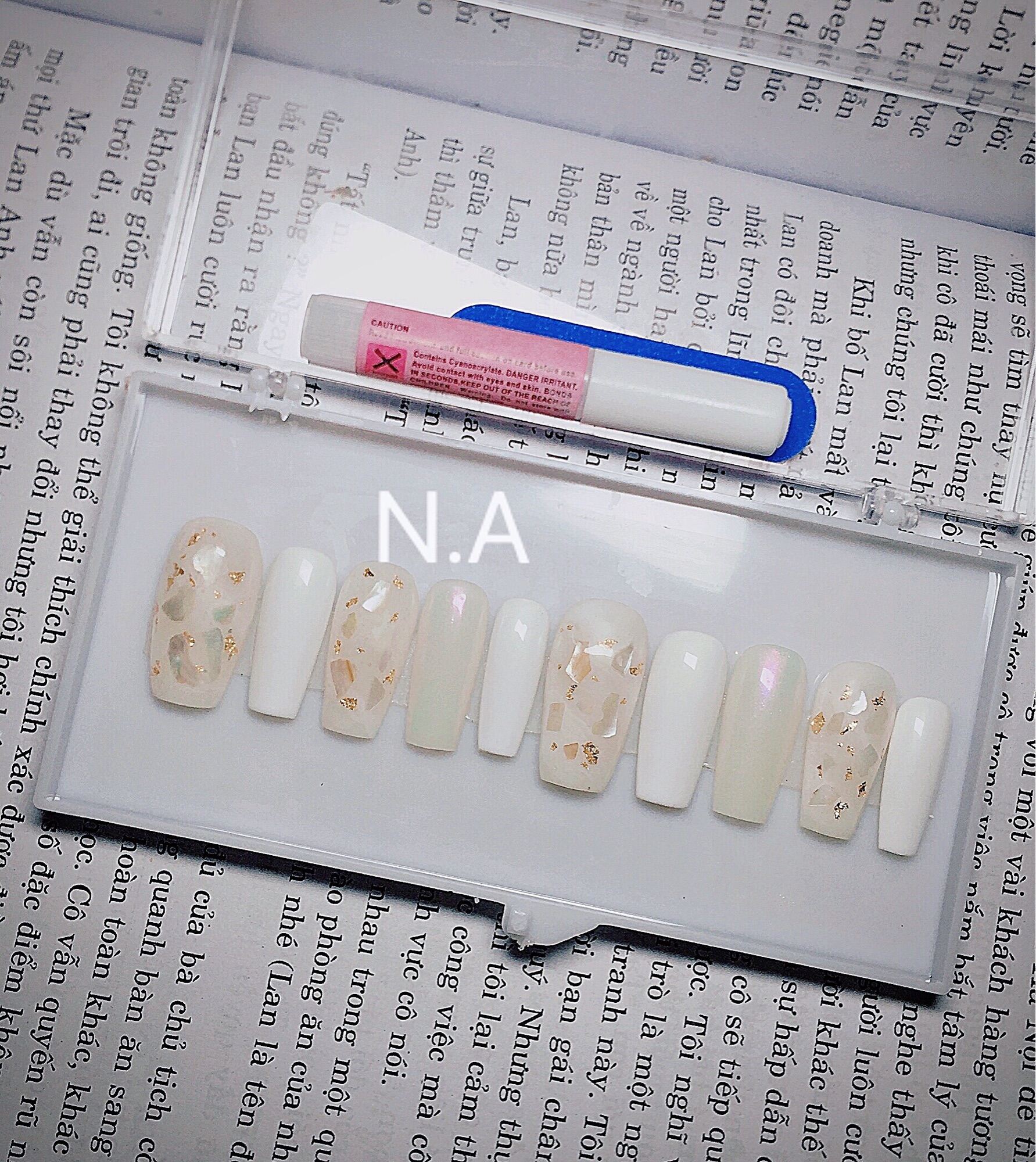 Nailbox trắng ẩn xà cừ giá rẻ