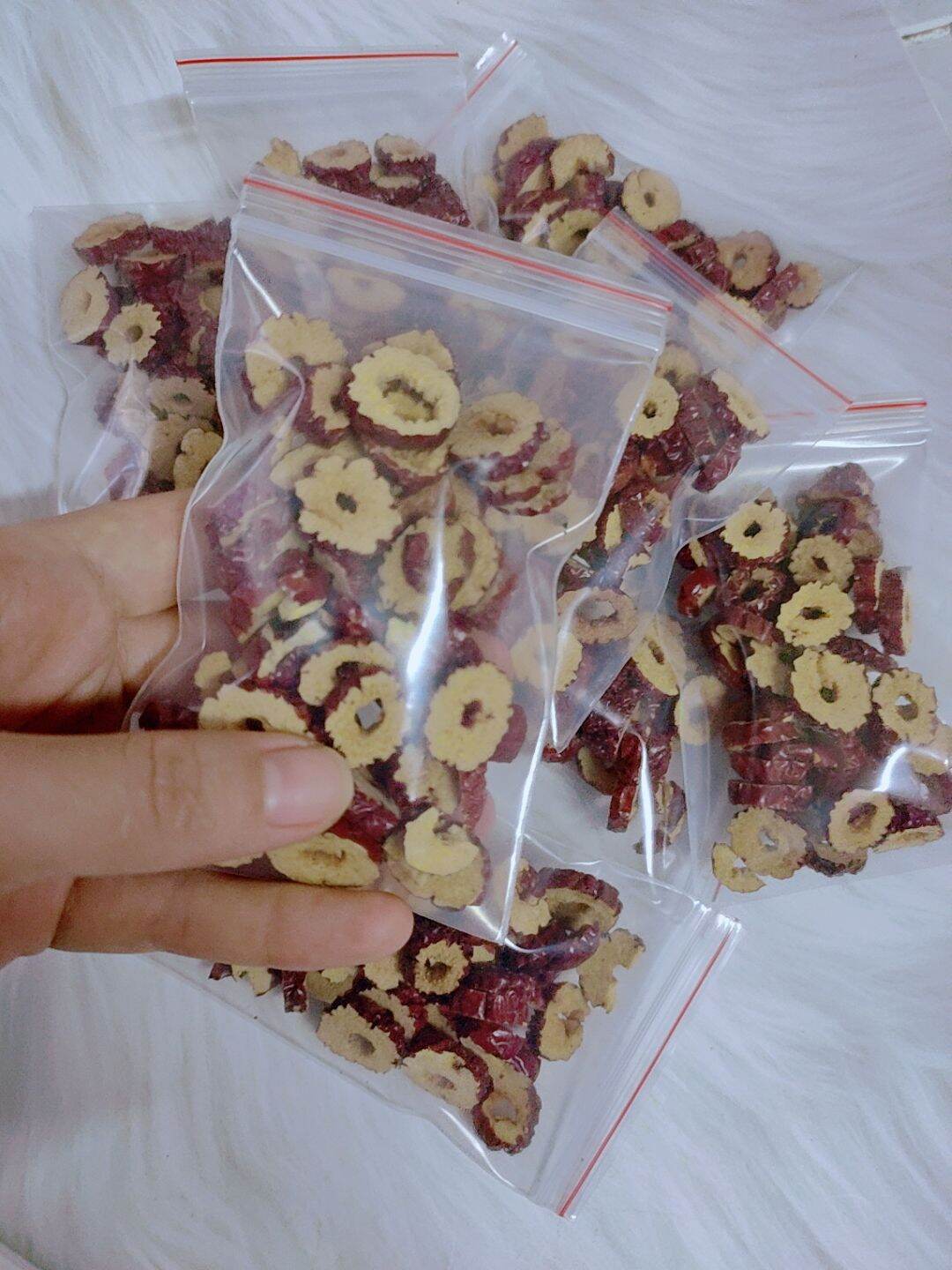 Táo đỏ- Thức ăn dành cho hamster, ăn dặm hamster