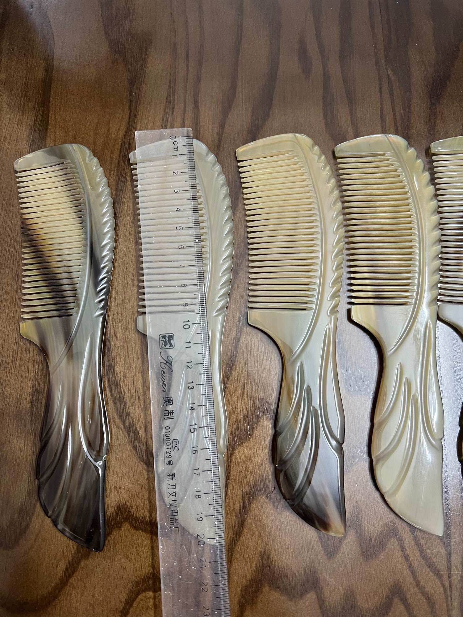 Lược sừng chuôi thứa