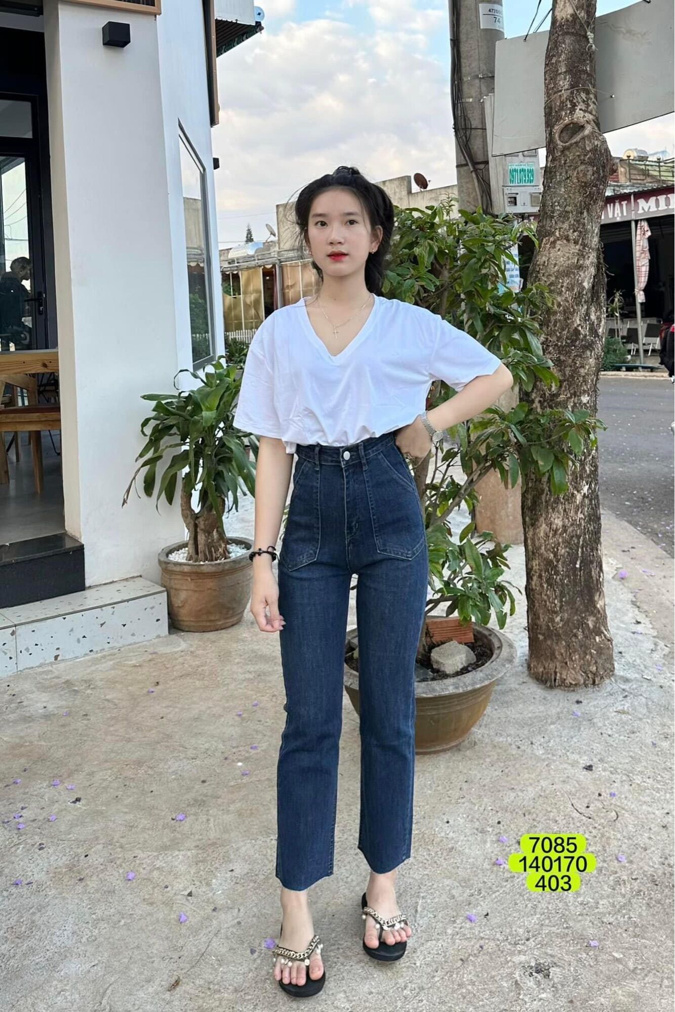Set jeans co giãn ống đứng túi xéo + tshirr cổ tim