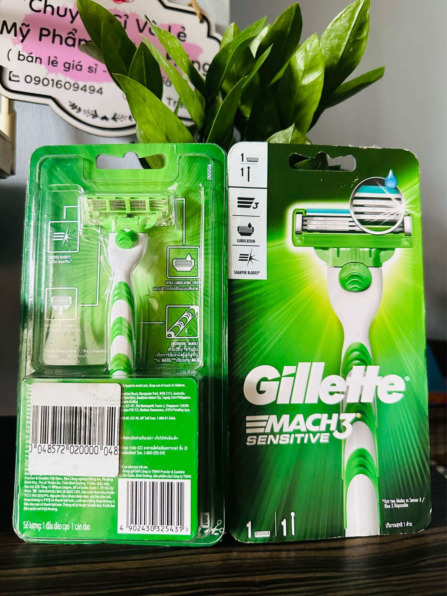 Dao cạo râu 3 lưỡi Gillette Mach 3 sensitive (1 tay cầm và 1 đầu cạo 3 lưỡi kép)