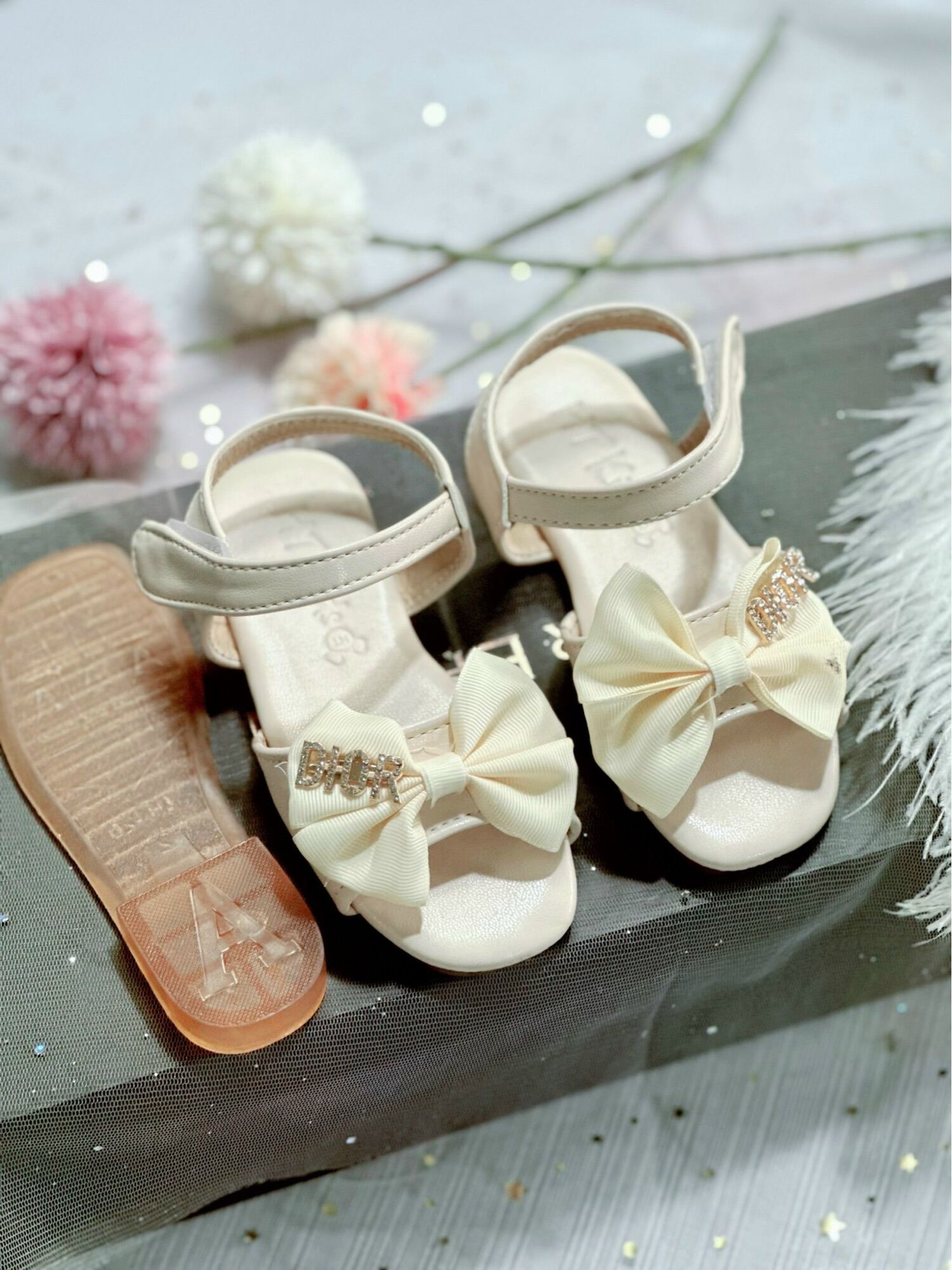 Giày sandal nơ đá xinh cho bé gái
