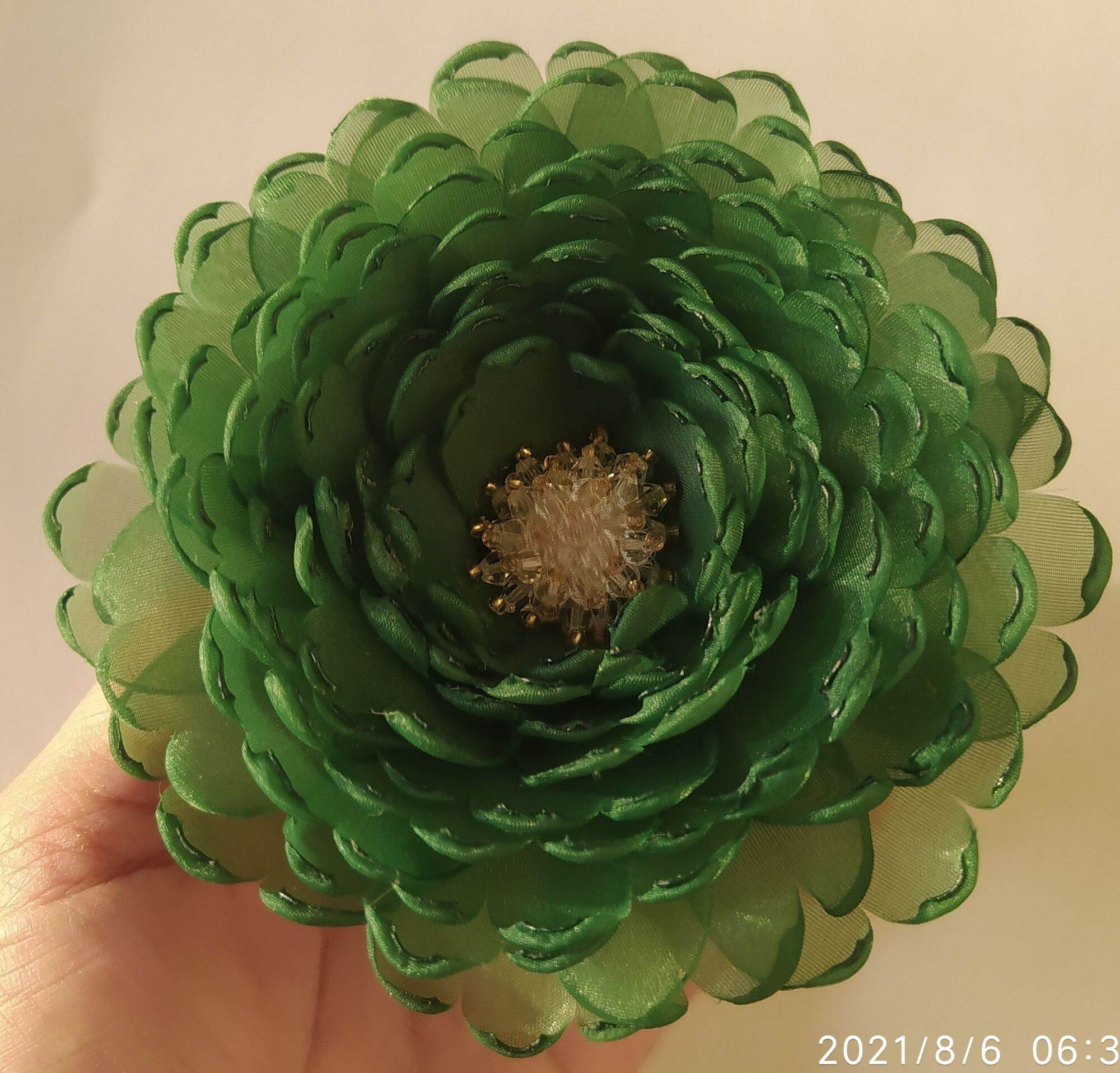 Hoa cài áo Canto handmade màu xanh phối pha lê