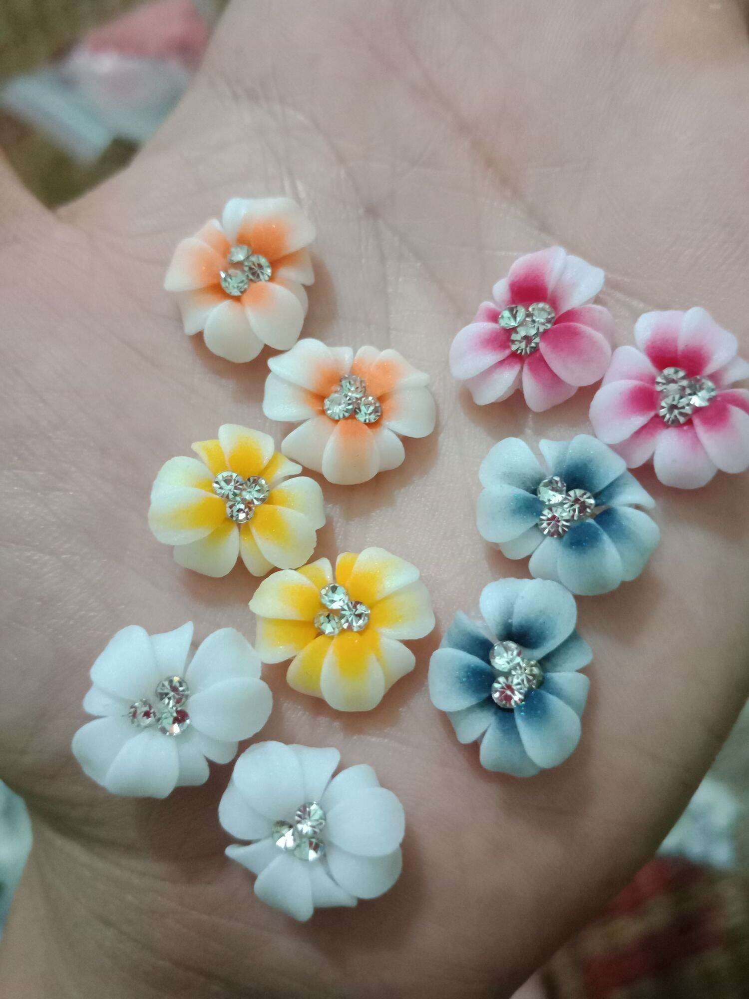 Hoa cúc bột 9 cánh ôm móng set 10 bông