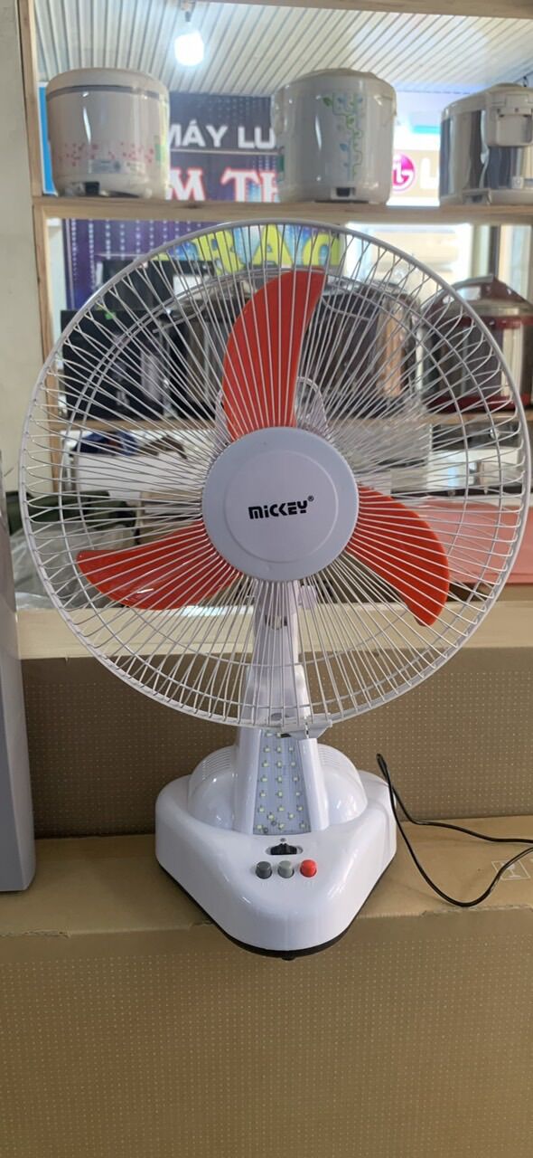 Quạt tích điện Mickey siêu bền.