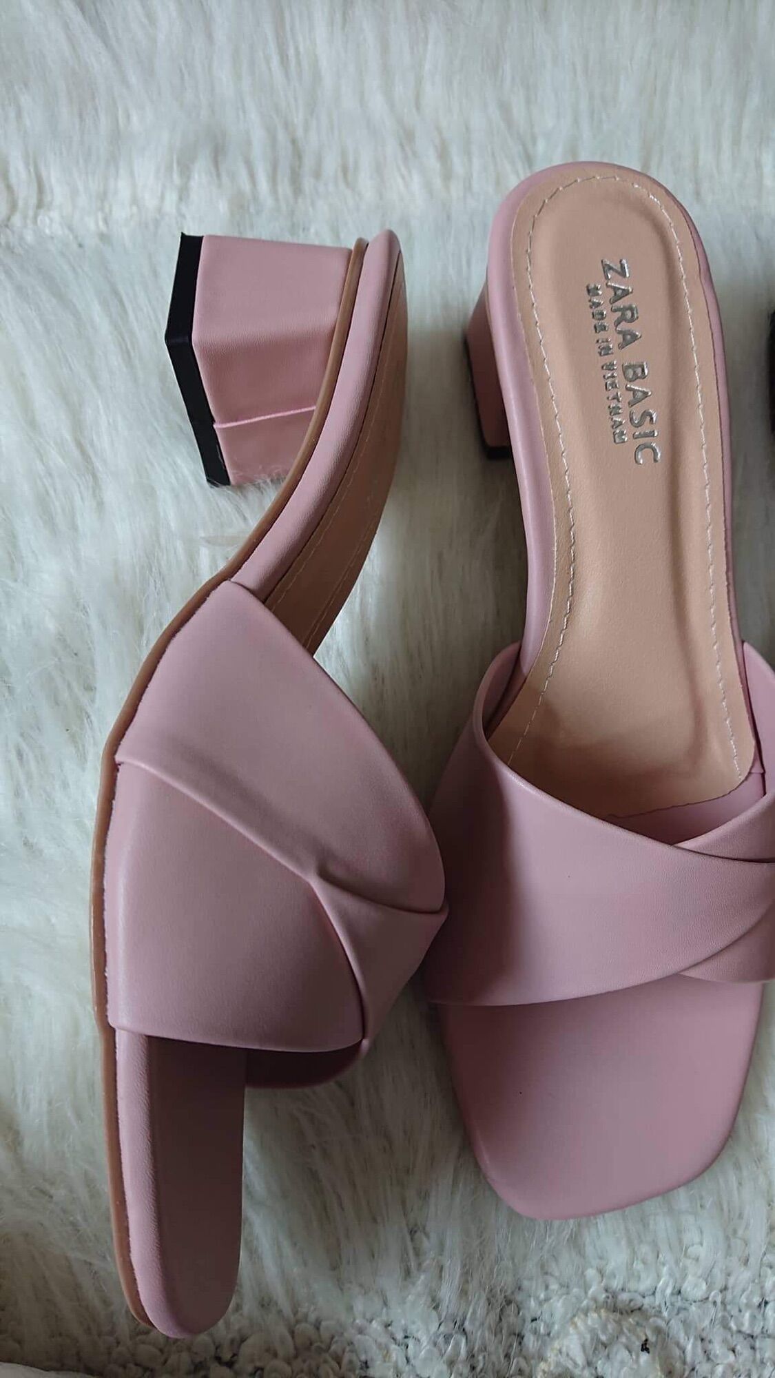 Guốc số lớn big size 38-42. Gót 3p và 5p ‘ hàng shop đặt thợ làm đảm bảo chất lượng ‘ đi rất êm chân có gót 3p và 5p. #depguocsolonbigsize. #giaydepguoctrungniendep#giaydepdep