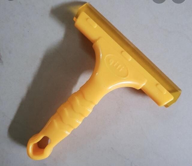Cây gạt kính, gạt nước, dán decal tiện dụng