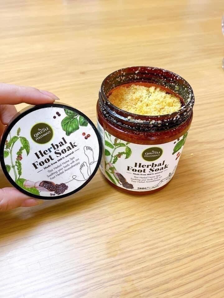 muối ngâm chân thảo dược phutawan 280g thái lan