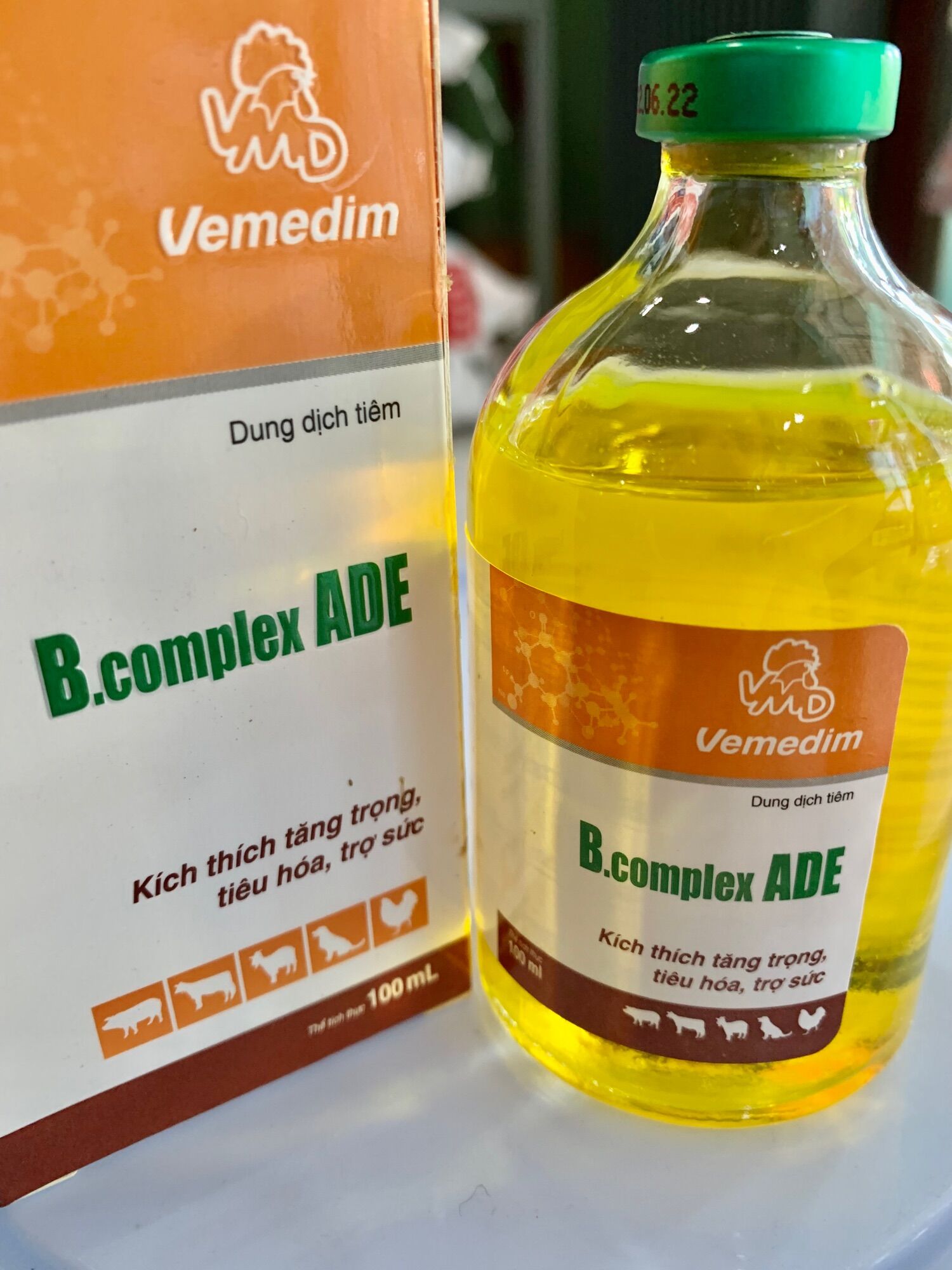 Bcomplex 100 ml bồi dưỡng, tăng thèm ăn, mau lớn cho gia súc và gia cầm.