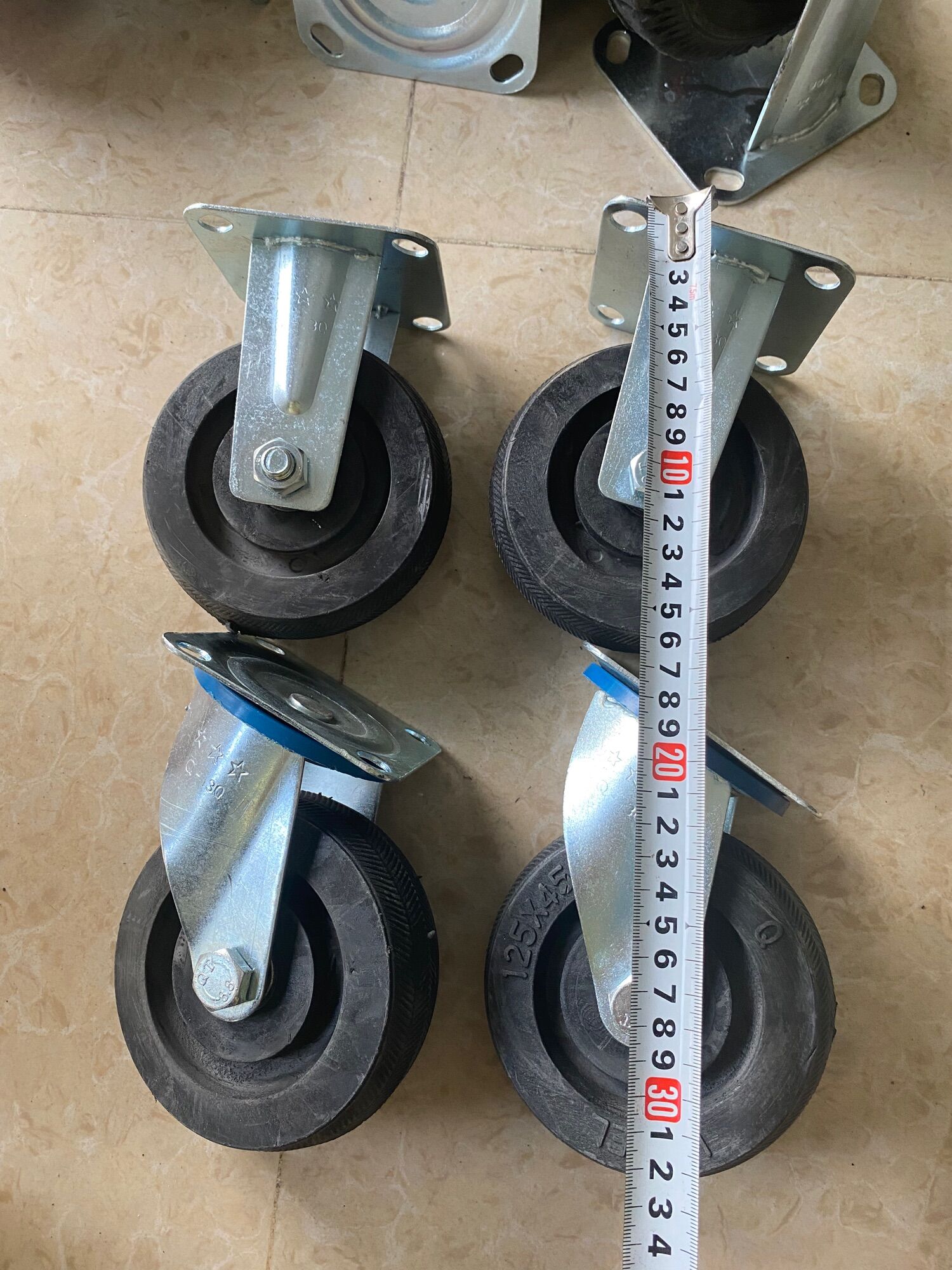 Bộ 4 bánh xe cao su 130x45 tải 300 kg siêu rẻ