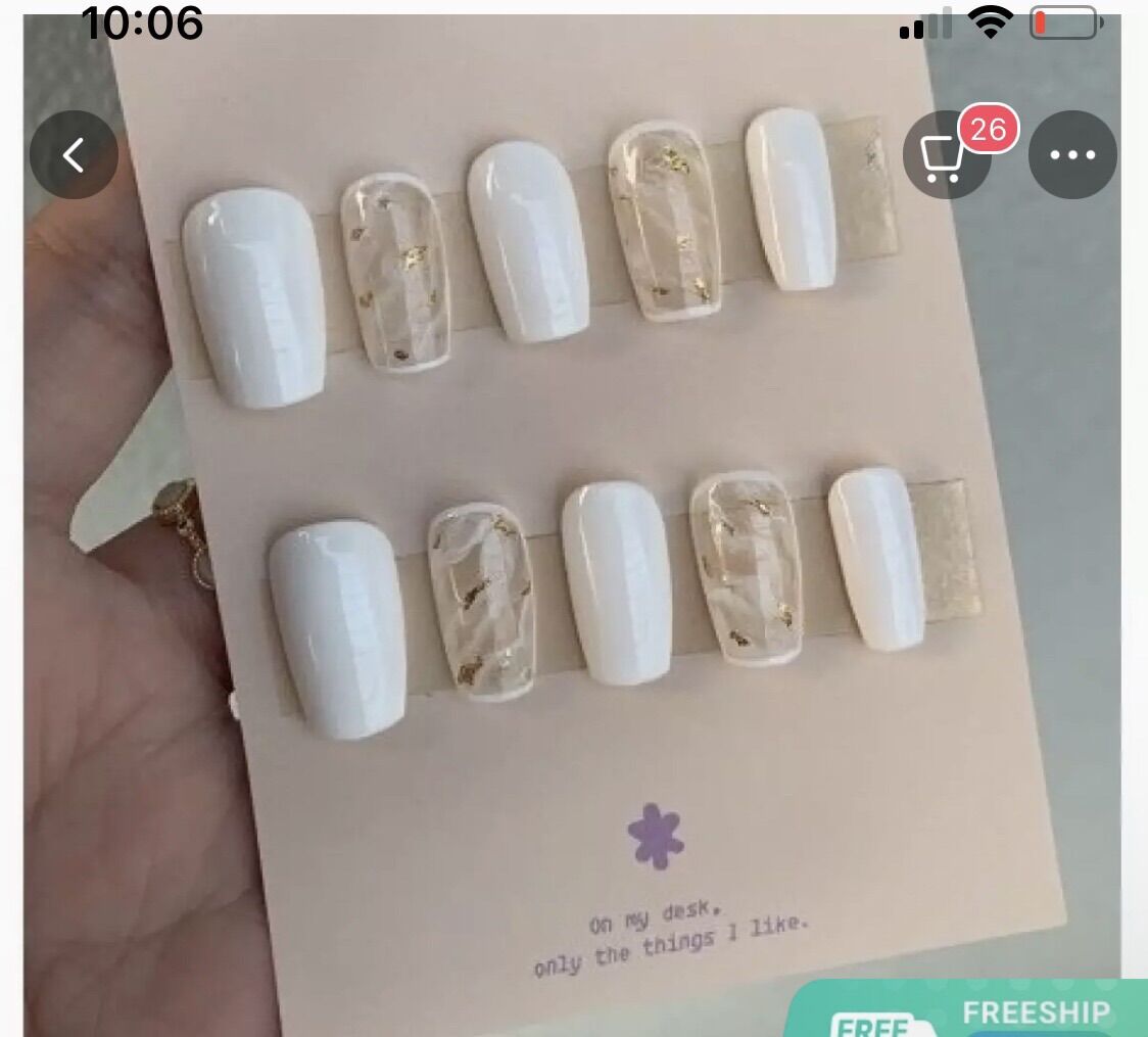 Mẫu nail tone trắng loang khảm vàng